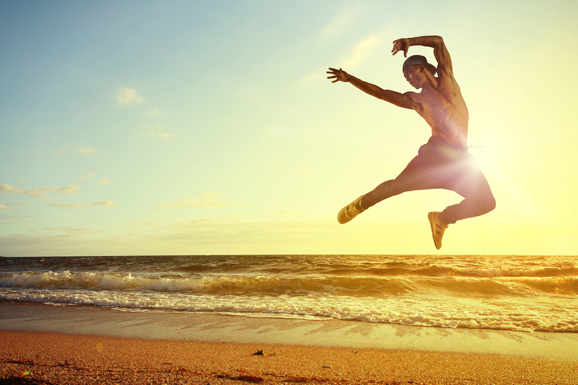 曼城日出时跳舞的女人剪影年轻的舞者