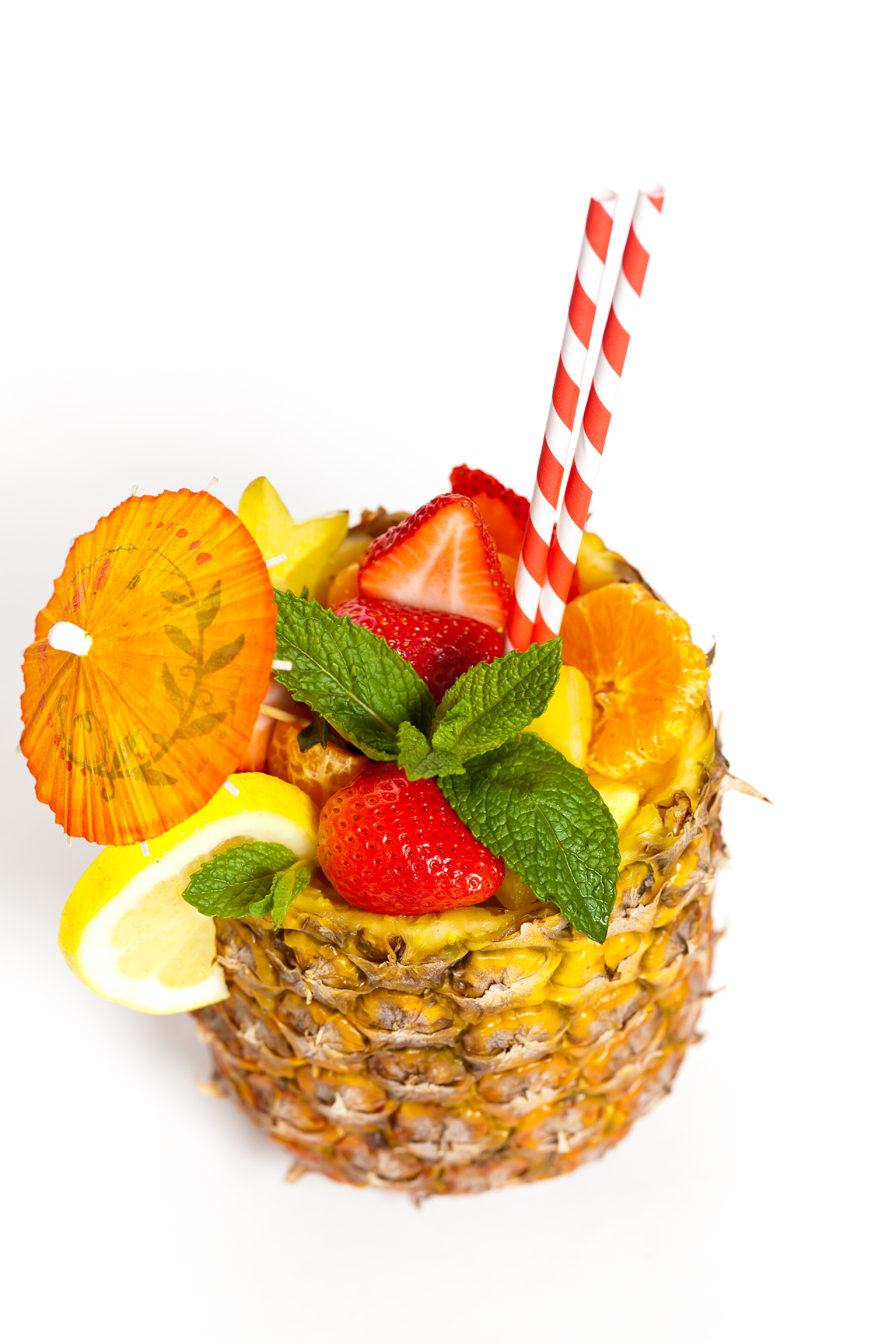 白色背景菠萝鸡尾酒水果鸡尾酒