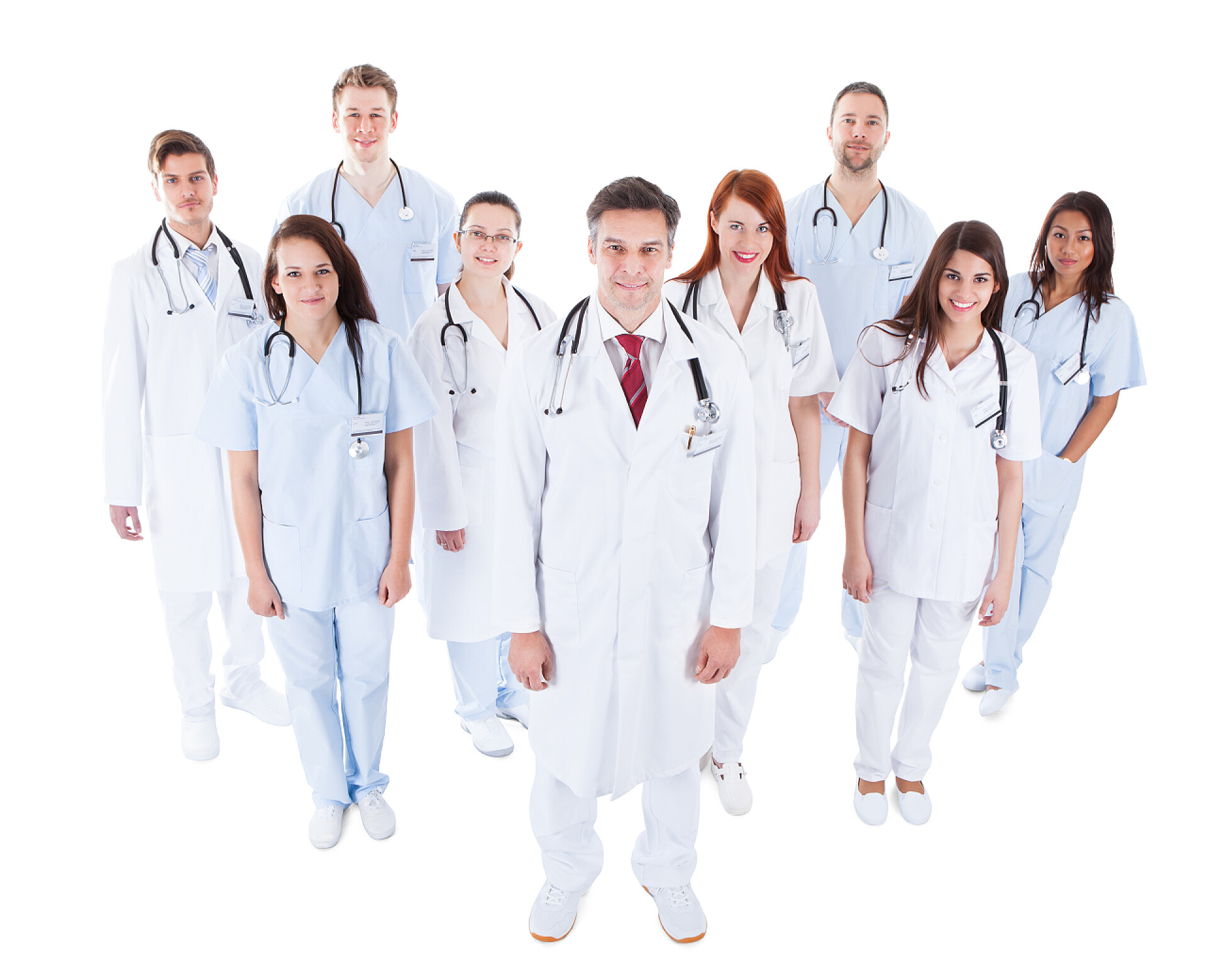 白色背景上的医生团队大集团的穿着制服的医务人员不同