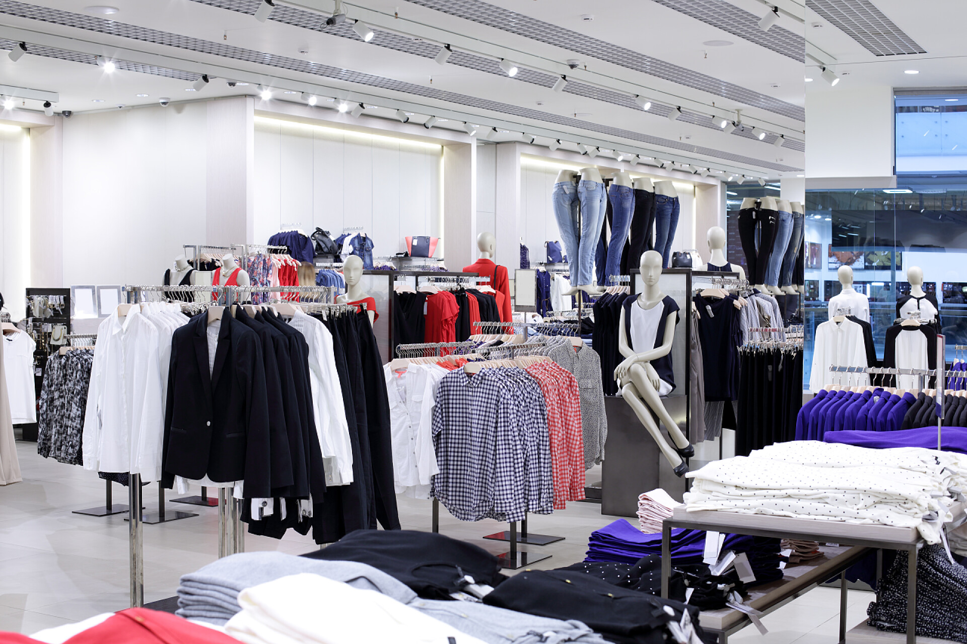 高档时尚服装店新内饰品牌新的内饰的布料店