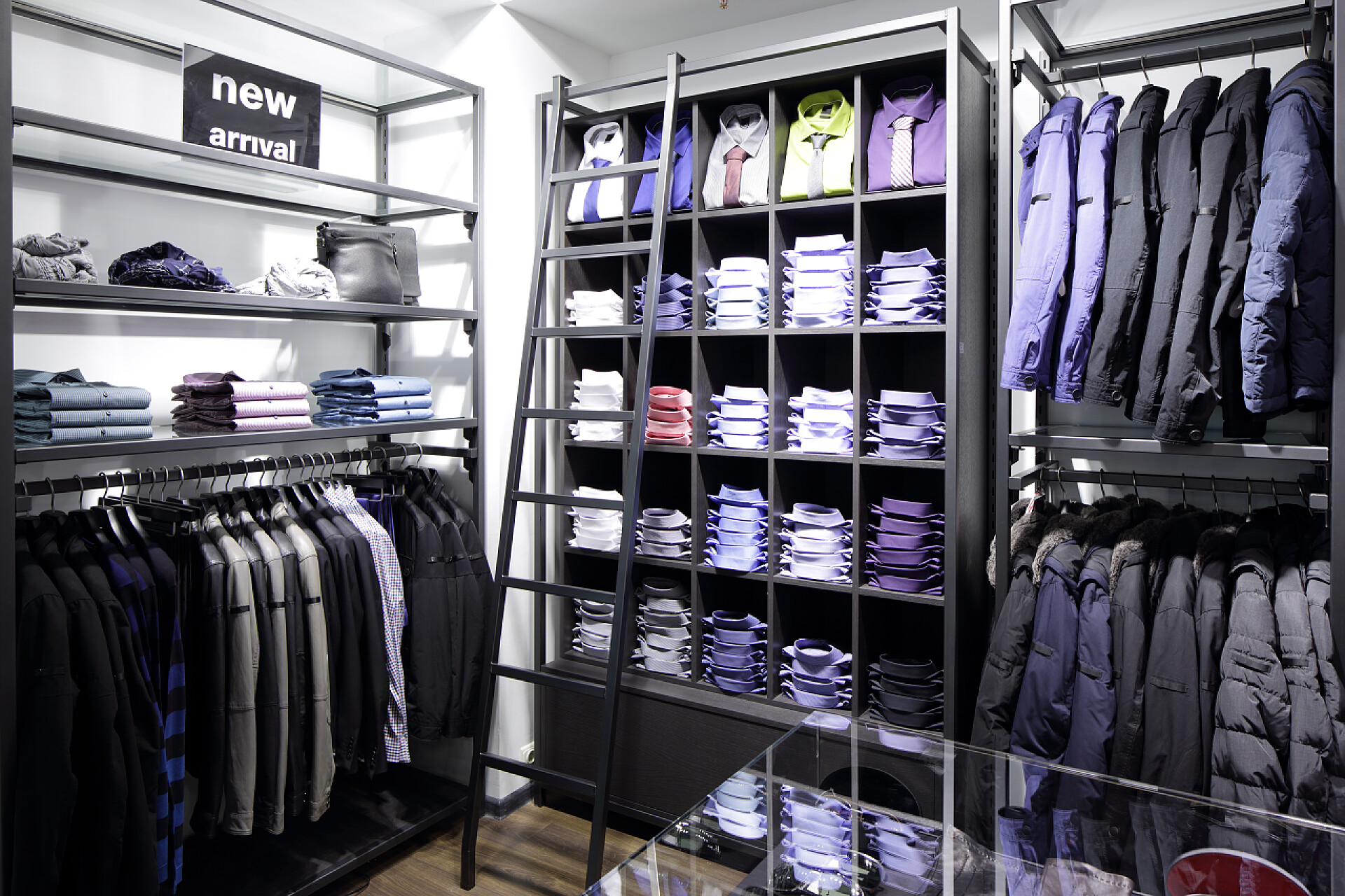 高档时尚服装店新内饰品牌新的内饰的布料店