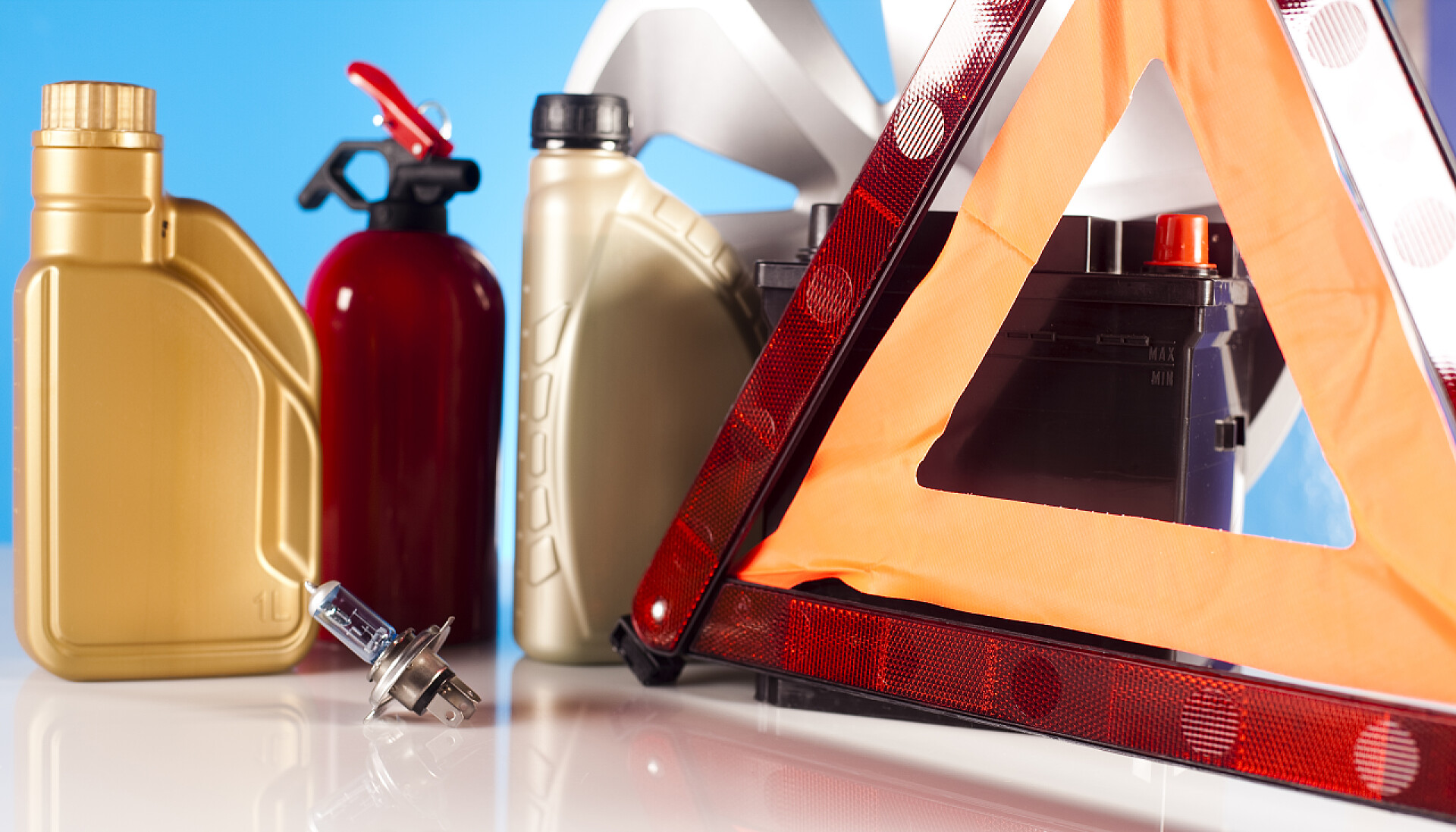 油桶和警示标志汽车汽车配件