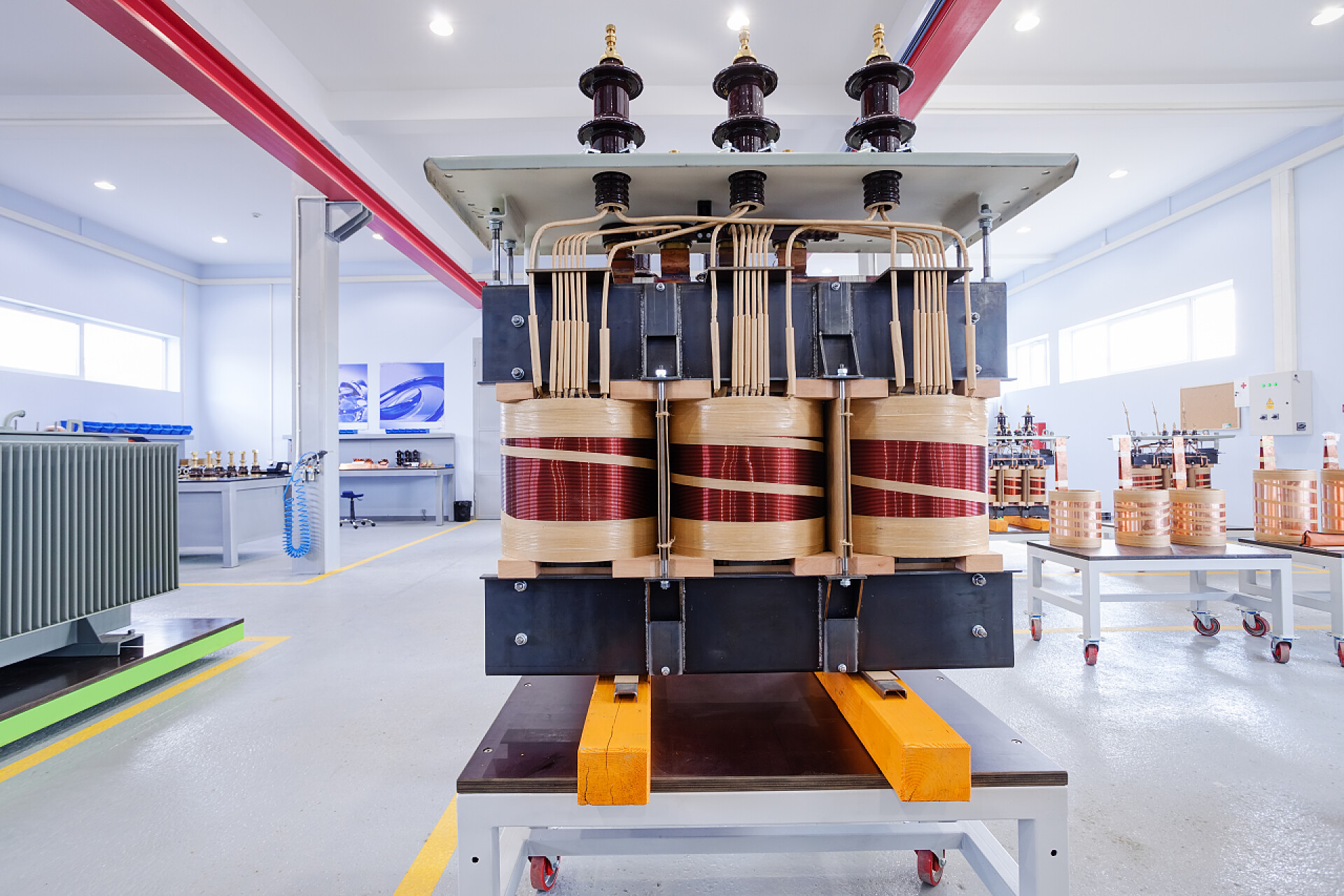 房间里的电压互感器新型高压变压器