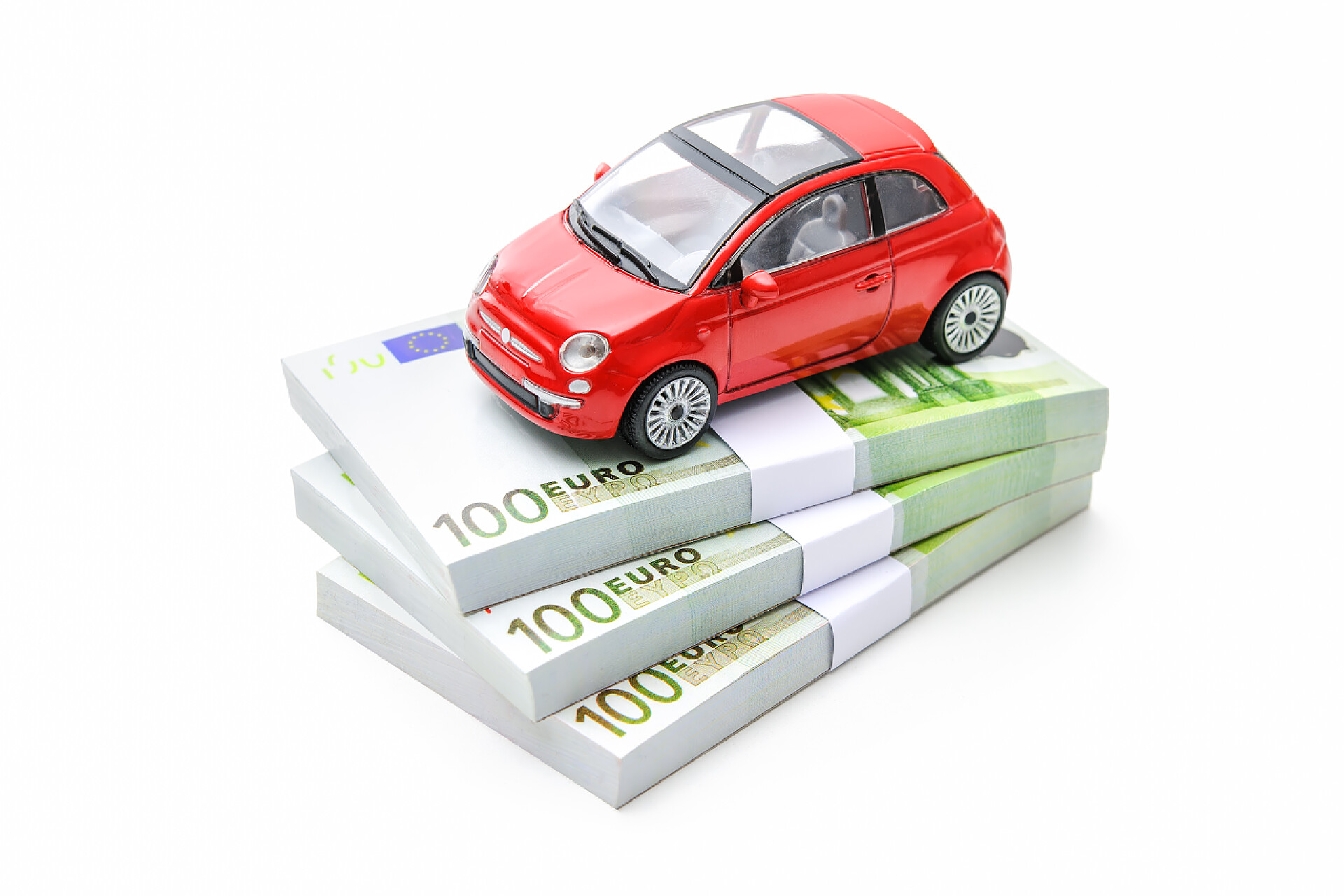 钞票上的红色汽车模型汽车财政
