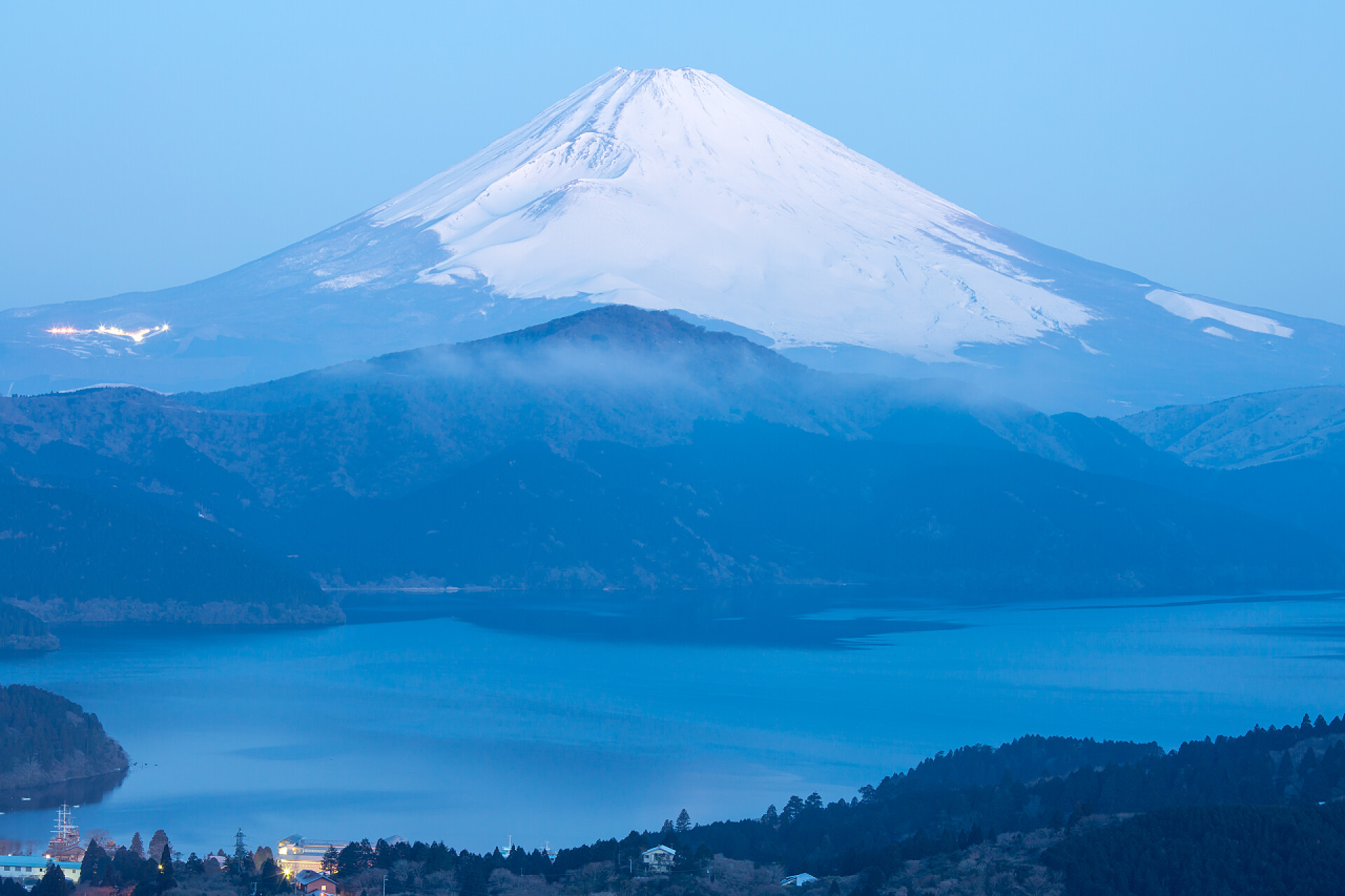 冬季日本富士山风景富士箱根湖山