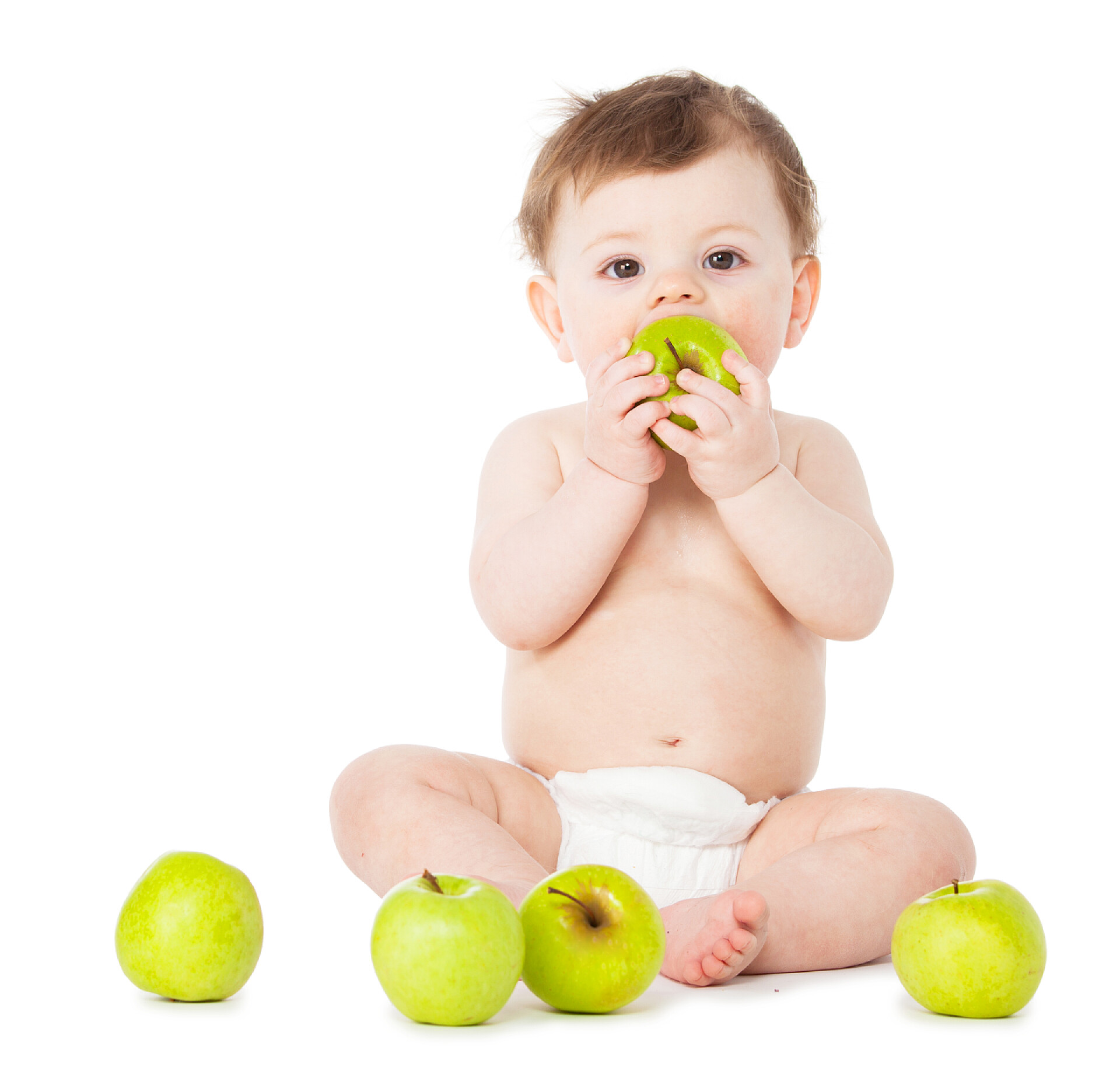 白色背景吃苹果的可爱小男孩宝贝