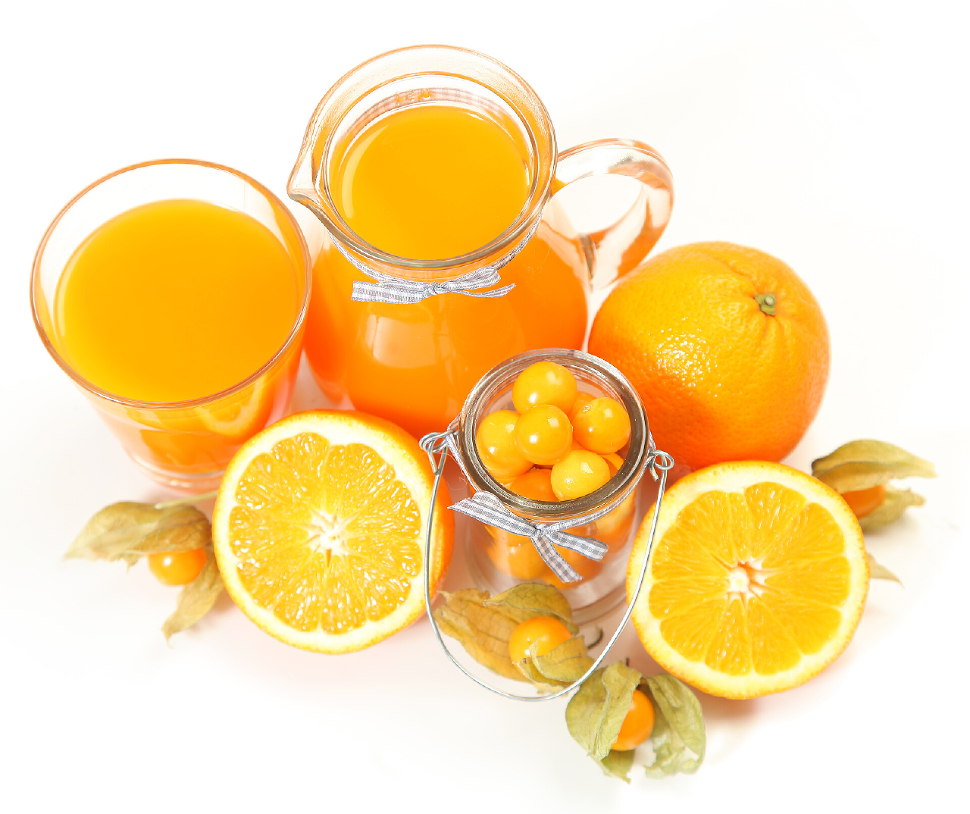 白色背景一些甜甜的橙汁和橙子橙色和白色