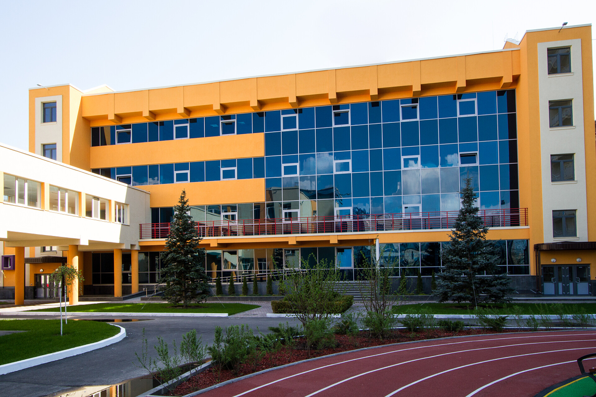 欧洲现代学校建筑风格欧洲现代生态学校