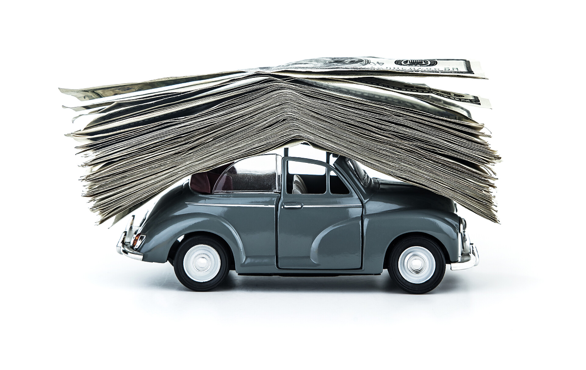 白色背景一辆贷款抵押的汽车Credit for car