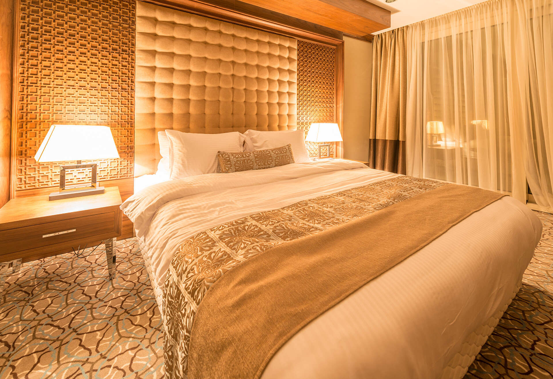 现代风格的酒店房间具有现代内部的酒店房间