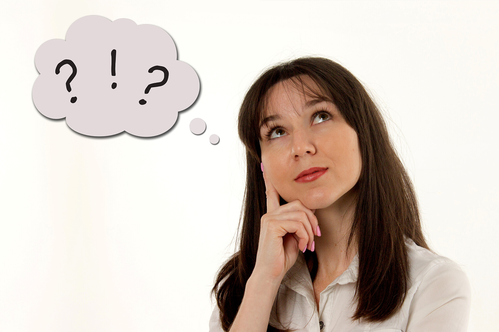 白色背景一个女人在思考思考问题与感叹女人在泡沫迹象