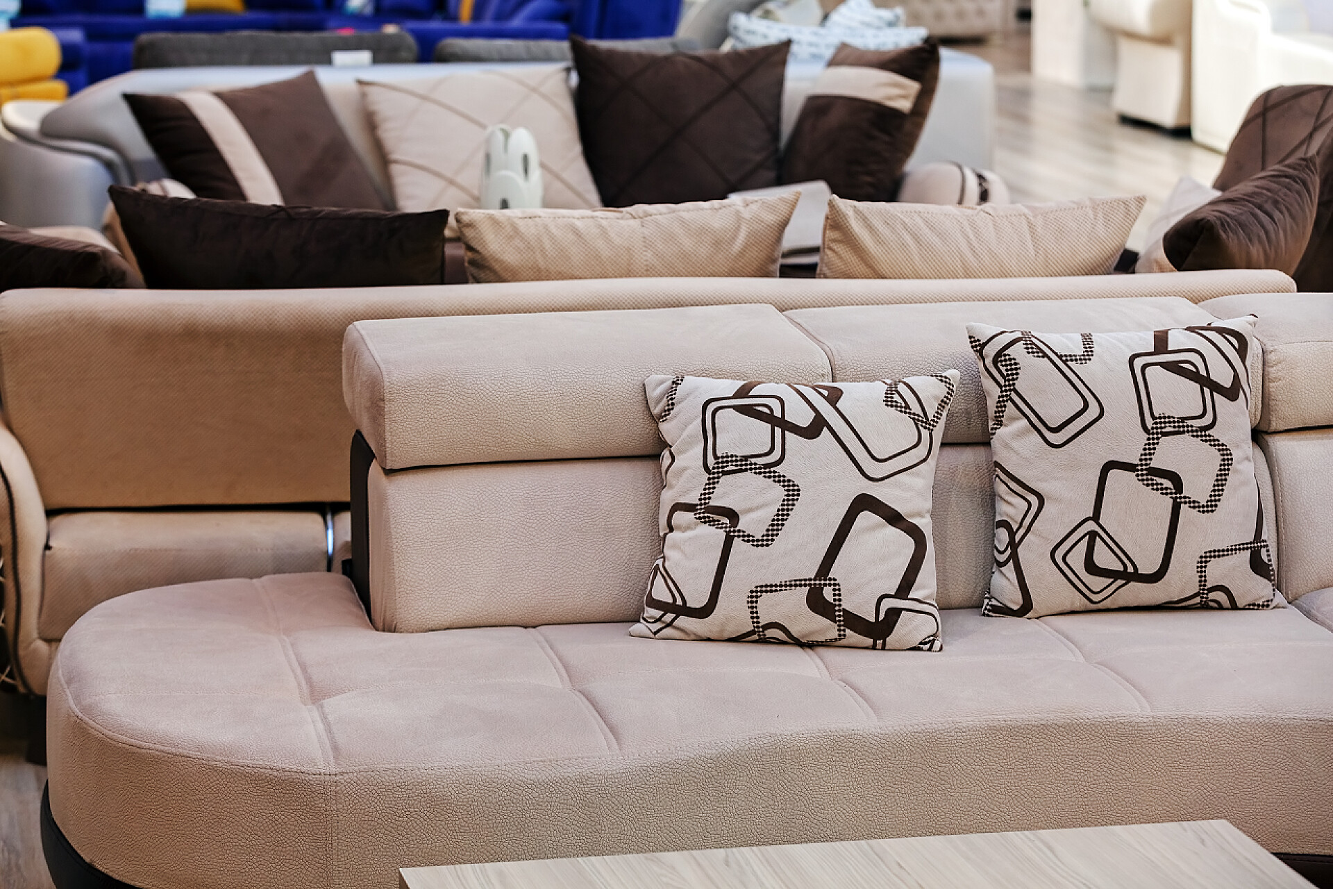 古典家具沙发在客厅里的细节经典沙发详细