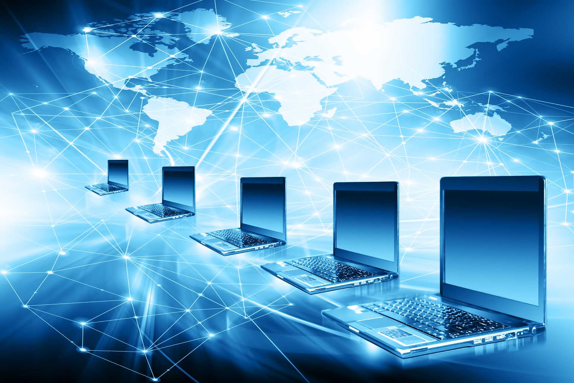 虚拟背景上射线地图和笔记本电脑