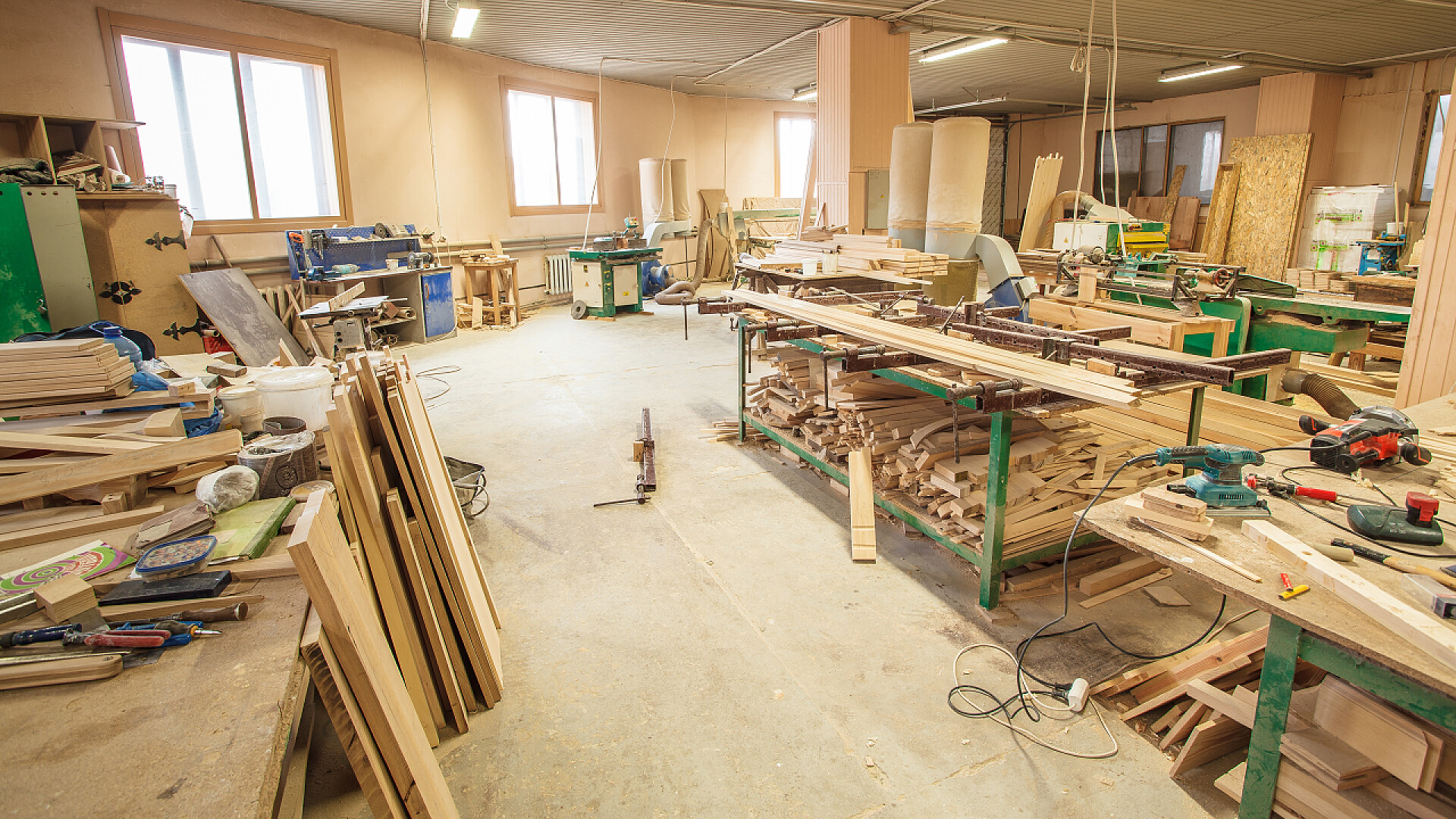 车间生产的木窗车间生产的木门