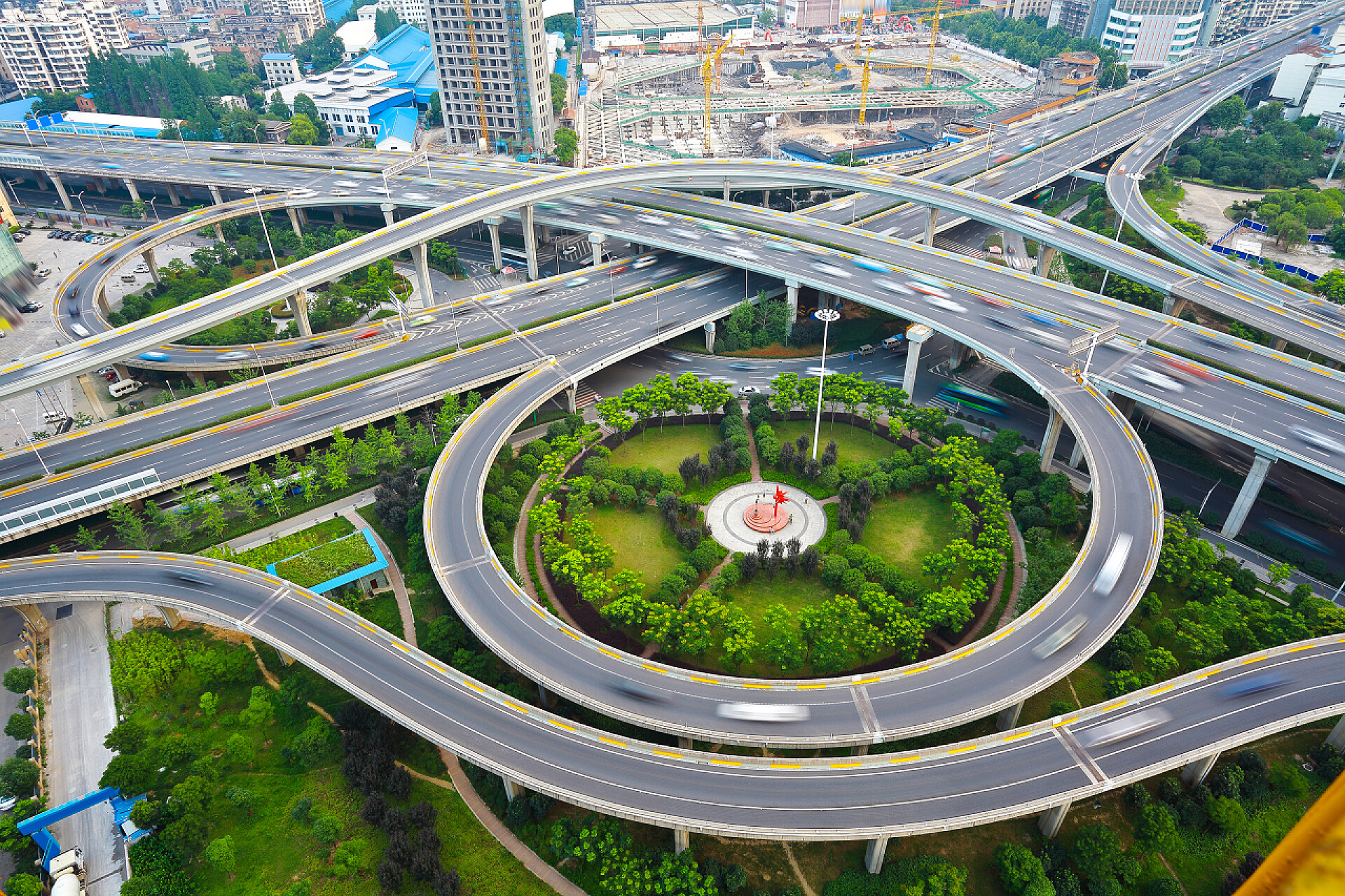 城市高架桥的道路景观鸟瞰图城市高架桥梁道路景观.