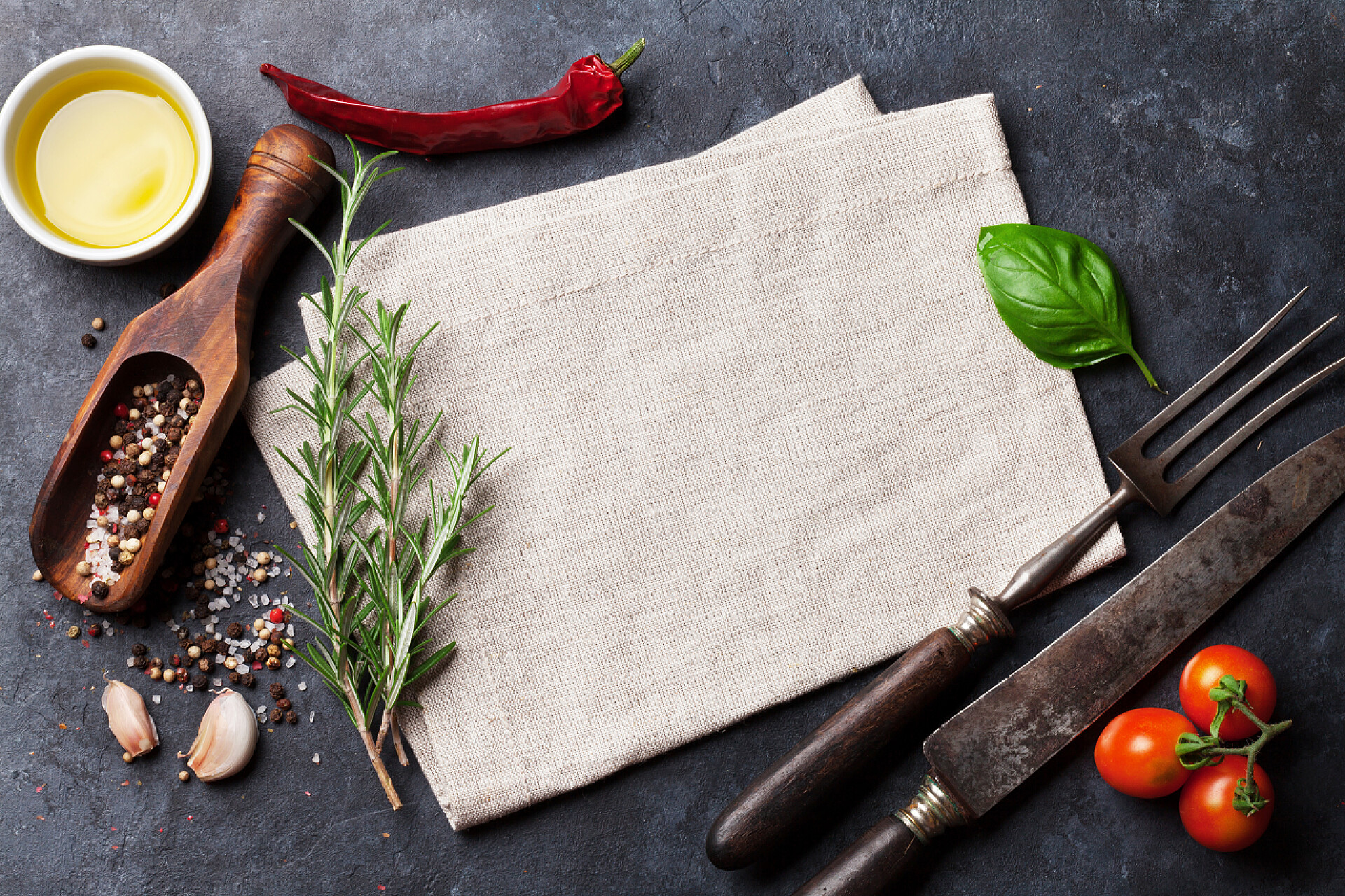 俯拍厨房配料草药和香料烹饪原料 