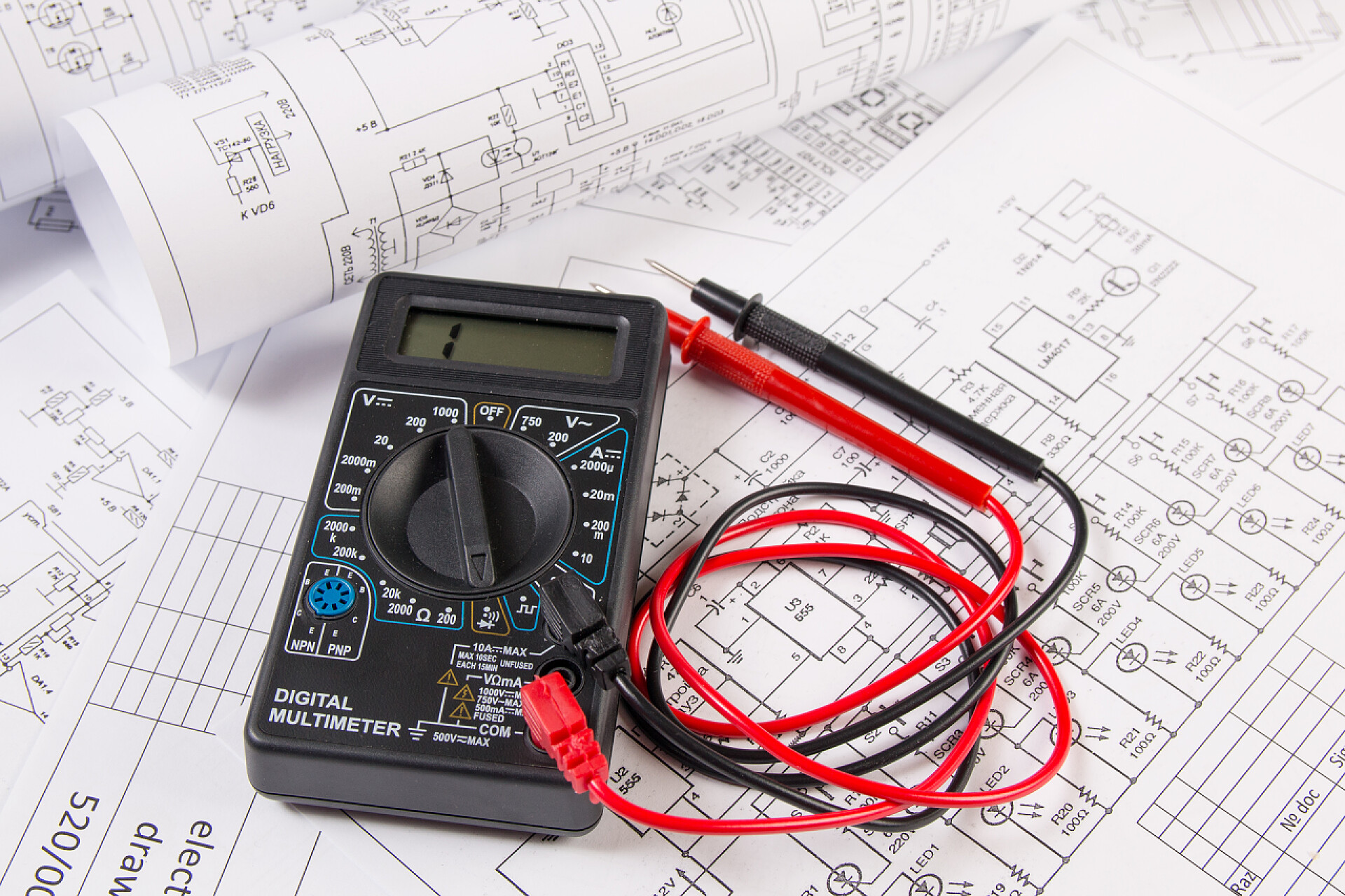 电气工程图纸和数字万用表电气工程图纸和数字万用表