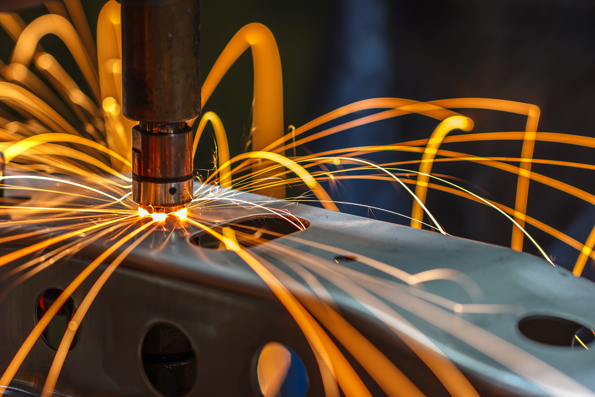 在一家汽车厂的焊接机特写点焊机