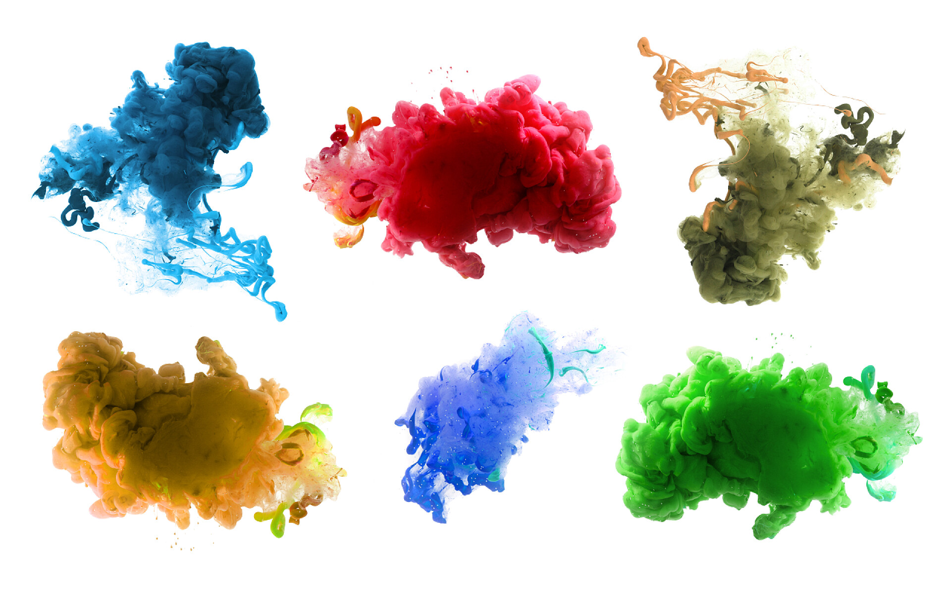 白色背景下各种彩色的水墨丙烯颜料和墨水在水中。抽象背景.