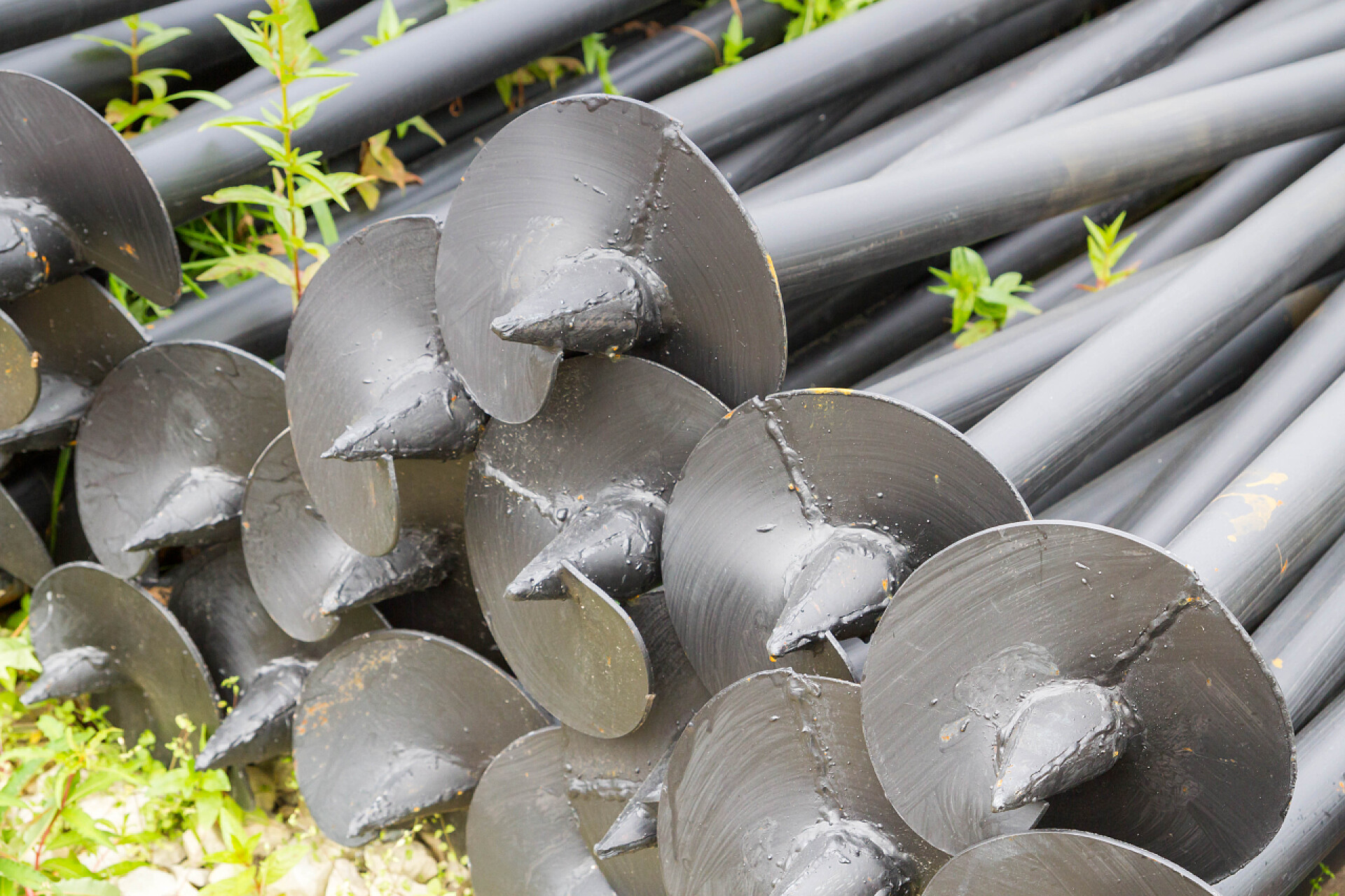 建筑房屋基础用的材料堆建材销售以外建设的基础上