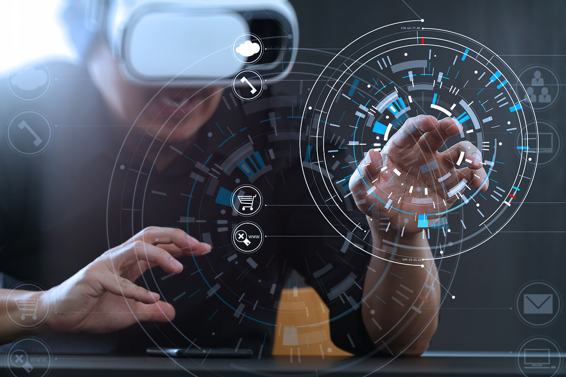 男人佩带虚拟现实护目镜商人穿着虚拟现实护目镜，现代办公机智