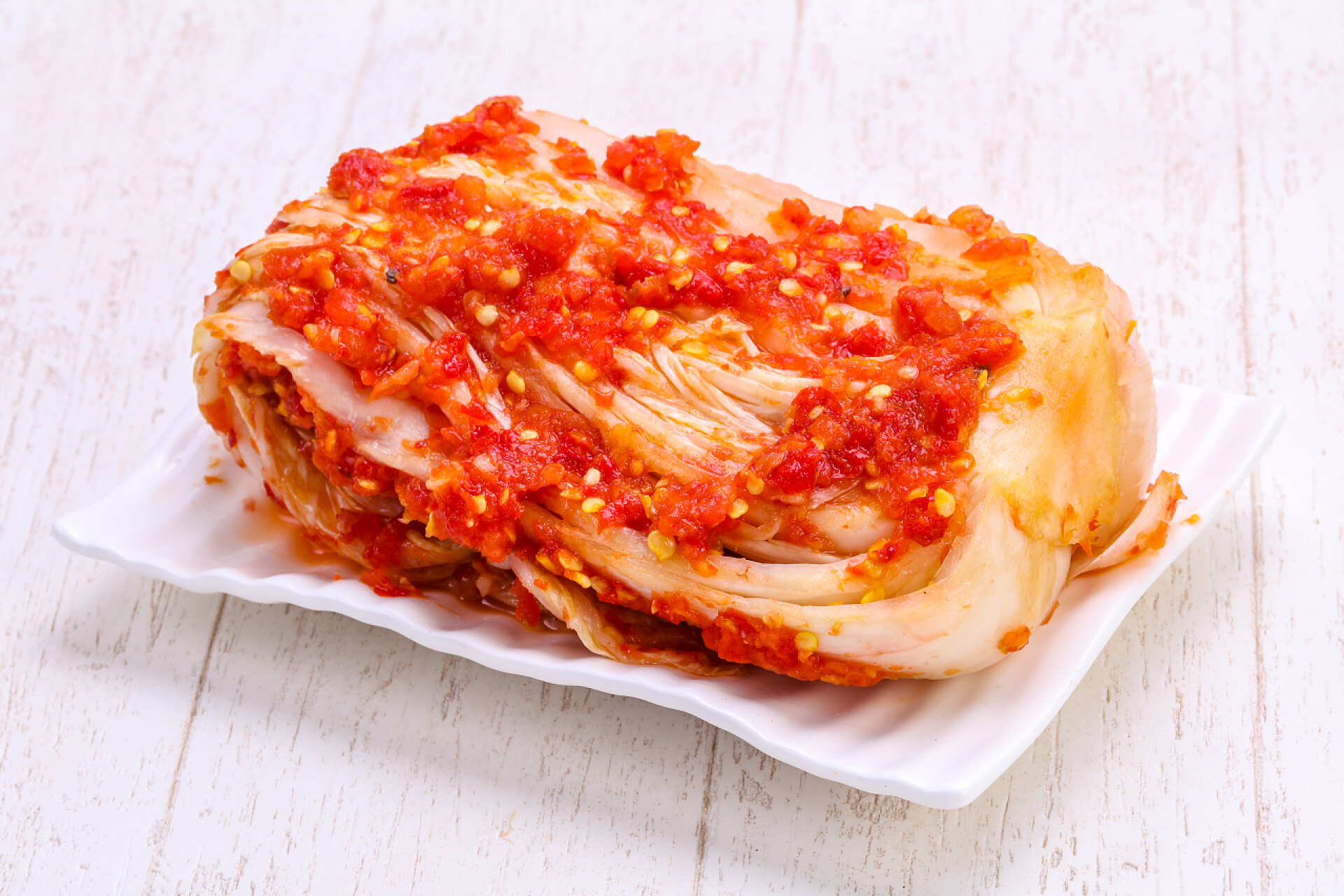 木制背景下的传统发酵白菜木制背景下的传统发酵白菜酸菜