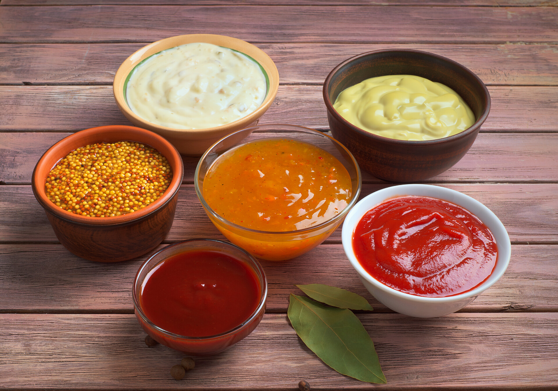 美味可口的各种蘸酱各种蘸酱碗