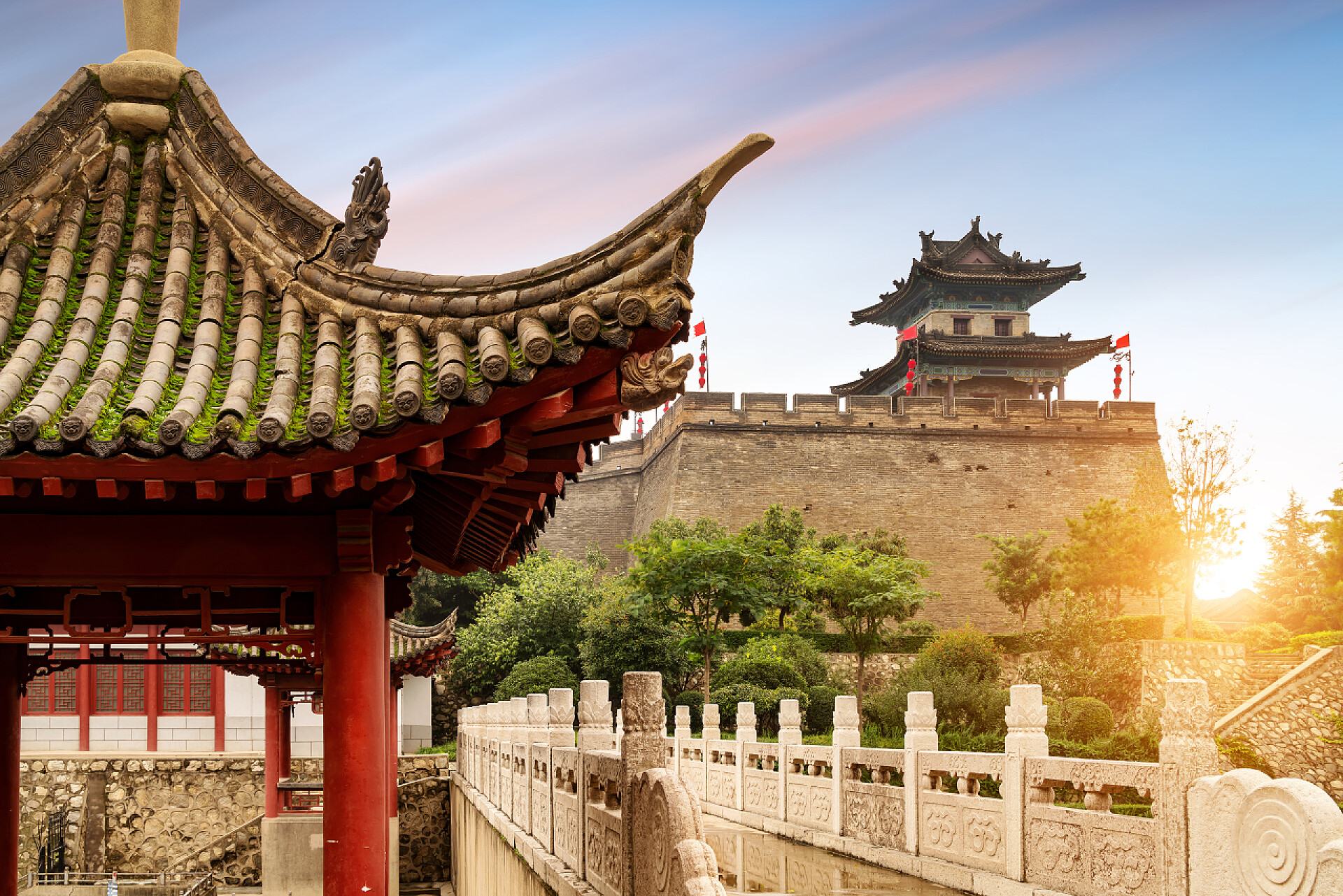 黄昏时的西安古城墙古城墙