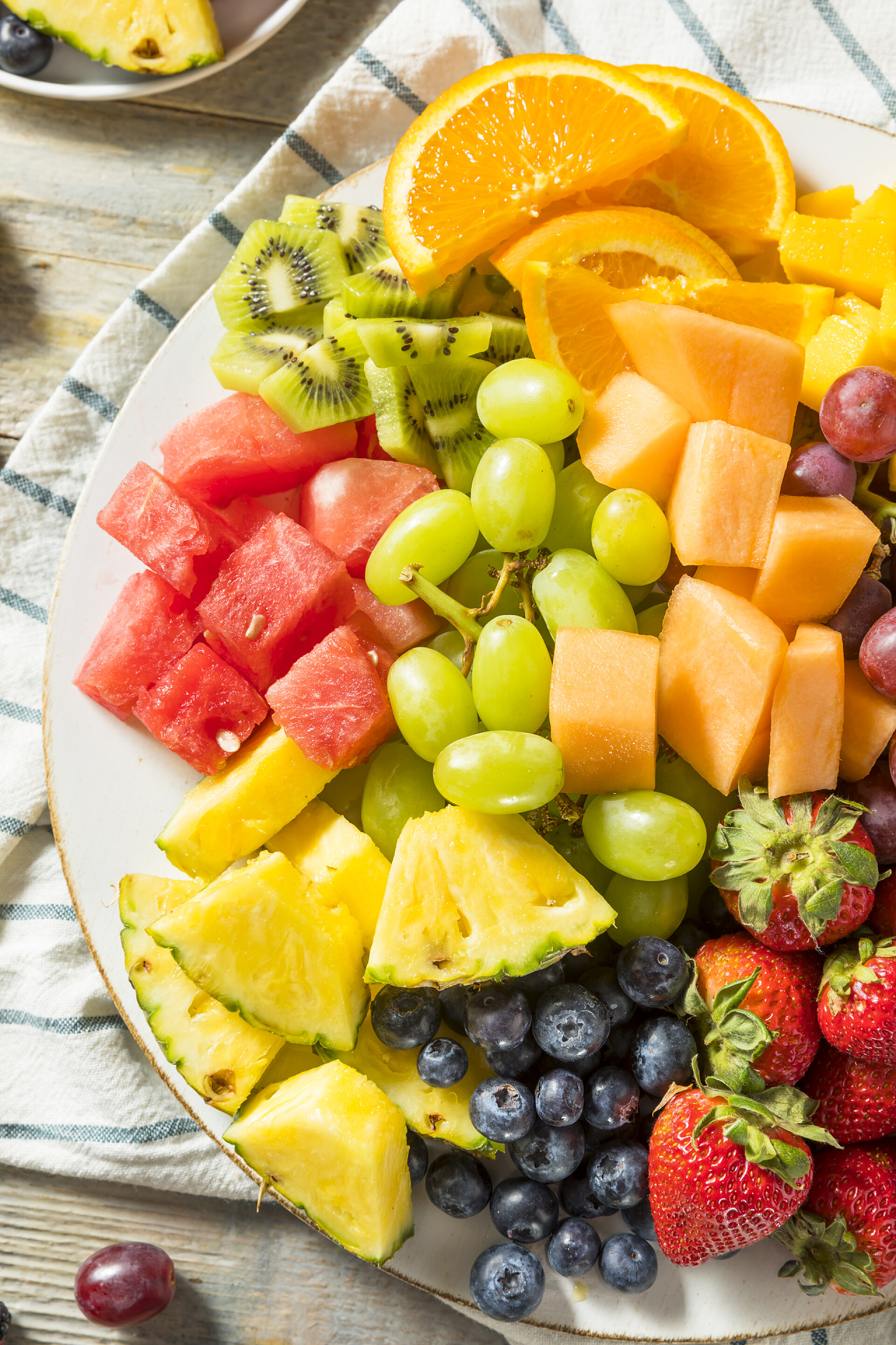 生果甜瓜和葡萄的有机水果拼盘生有机水果拼盘