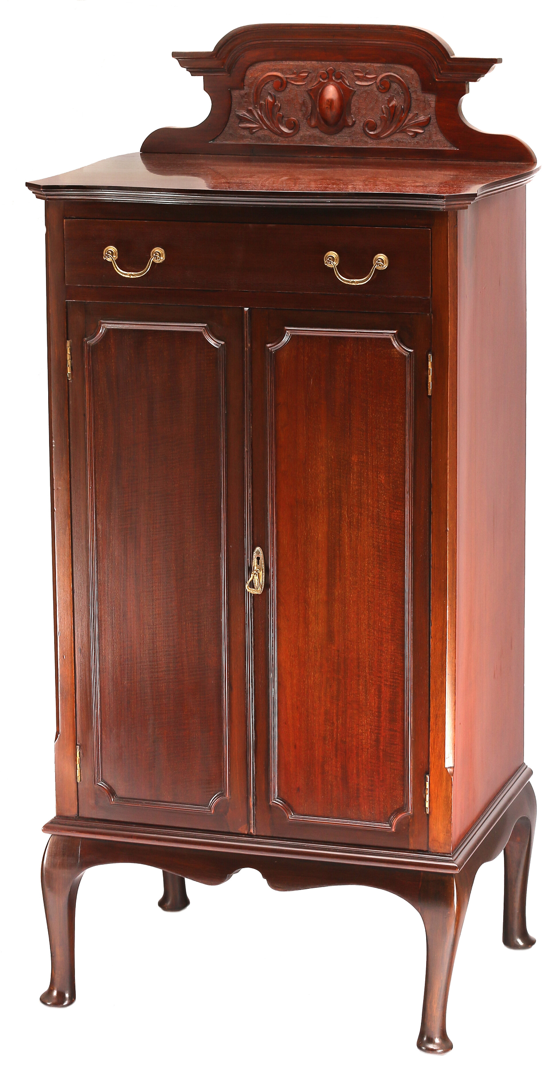 白色背景的装饰古董木制橱柜装饰古董木制橱柜白色背景隔离