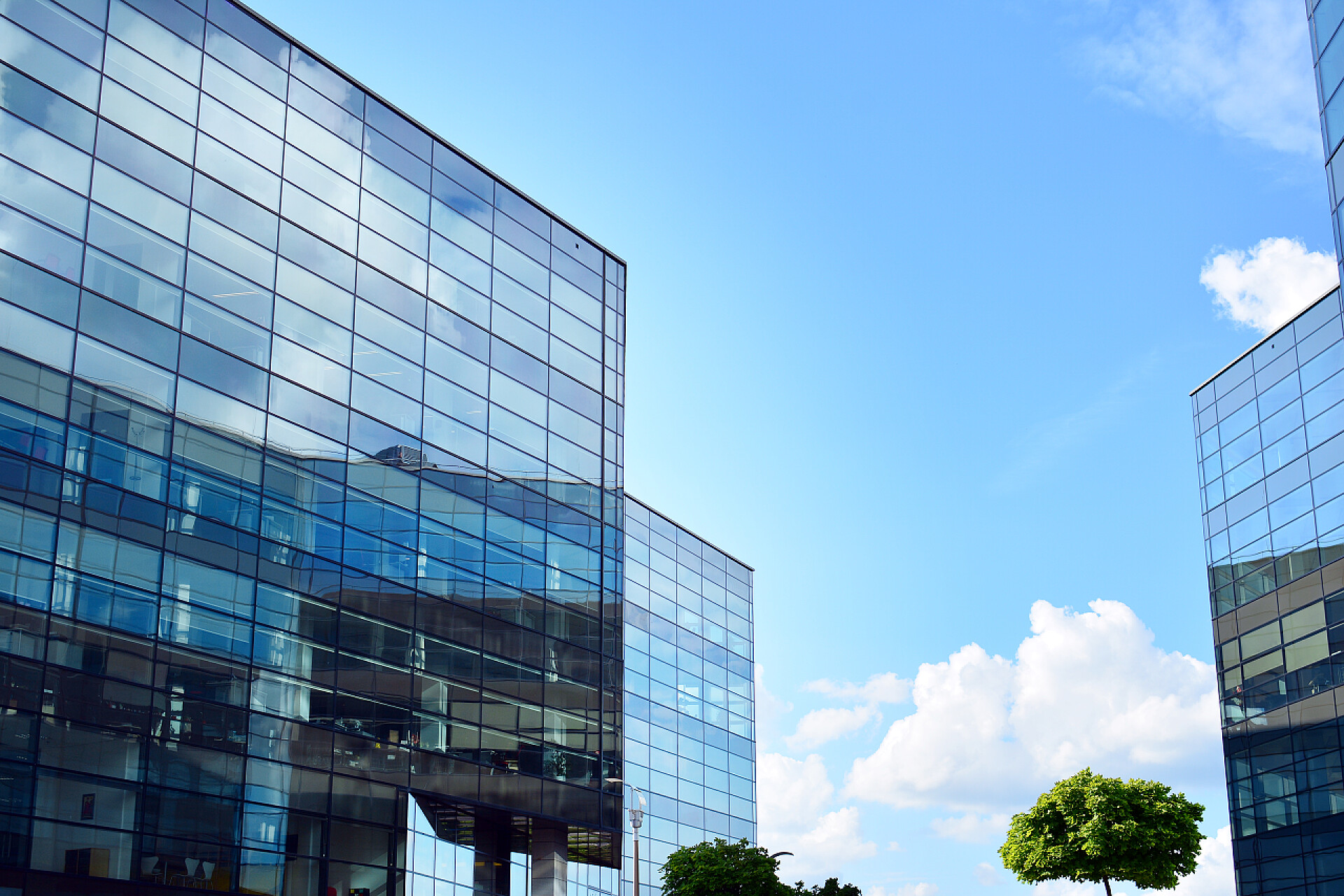 房地产现代城市商务大楼景观