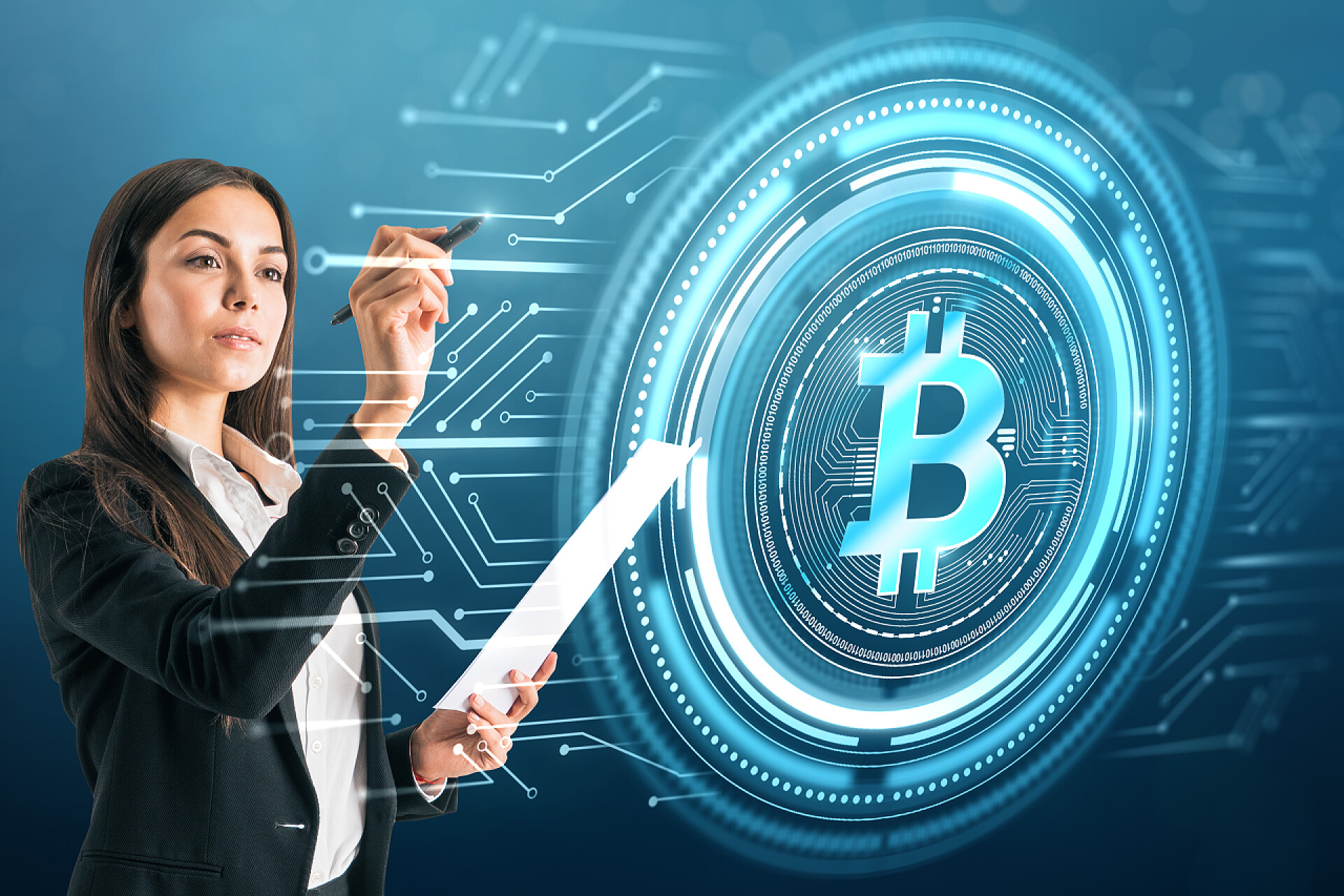比特币数字背景下的女商人有吸引力的欧洲妇女指向比特币全息图在模糊的背景。Cryptocurrency 和平显概念。3d 渲染 