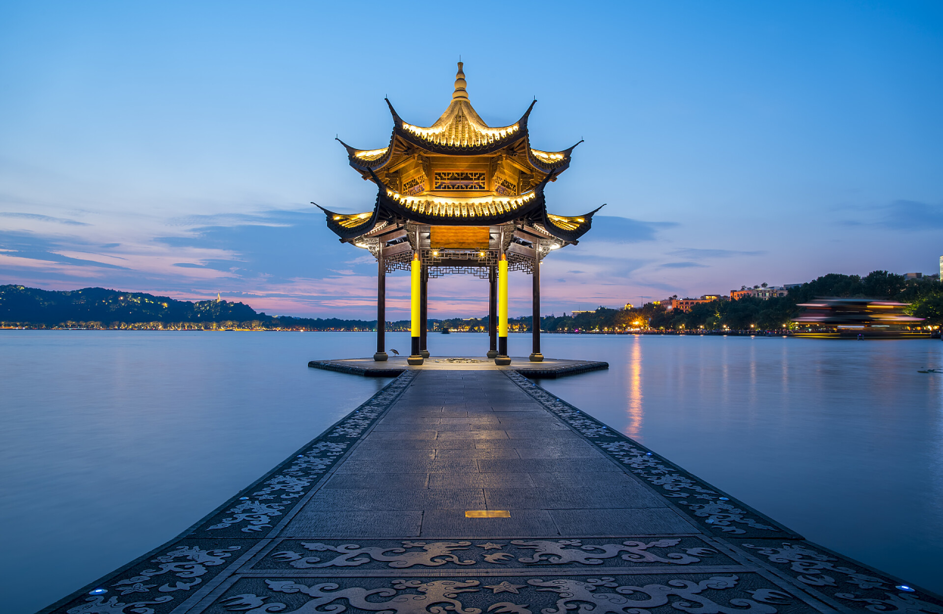 西湖古建筑景观的夜景西湖古建筑景观的夜景