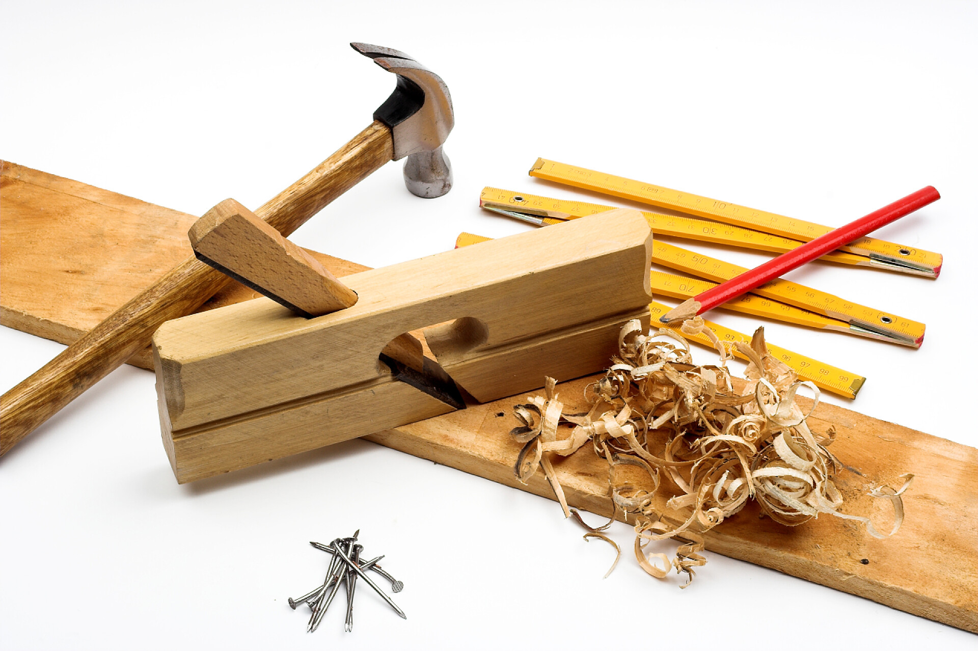 白色背景上木匠的工具木匠的工具