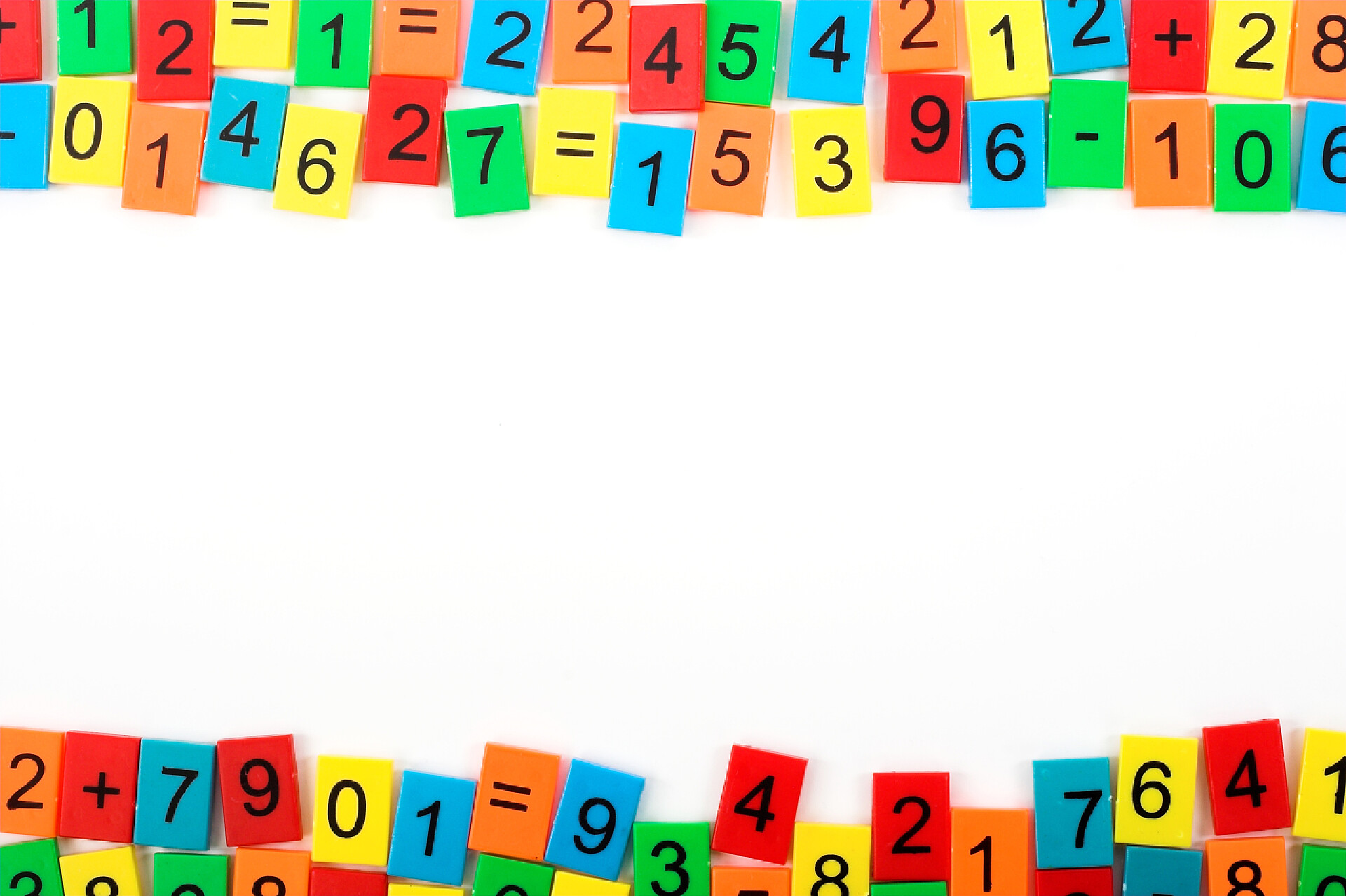 白色背景上的彩色数字卡数学框架