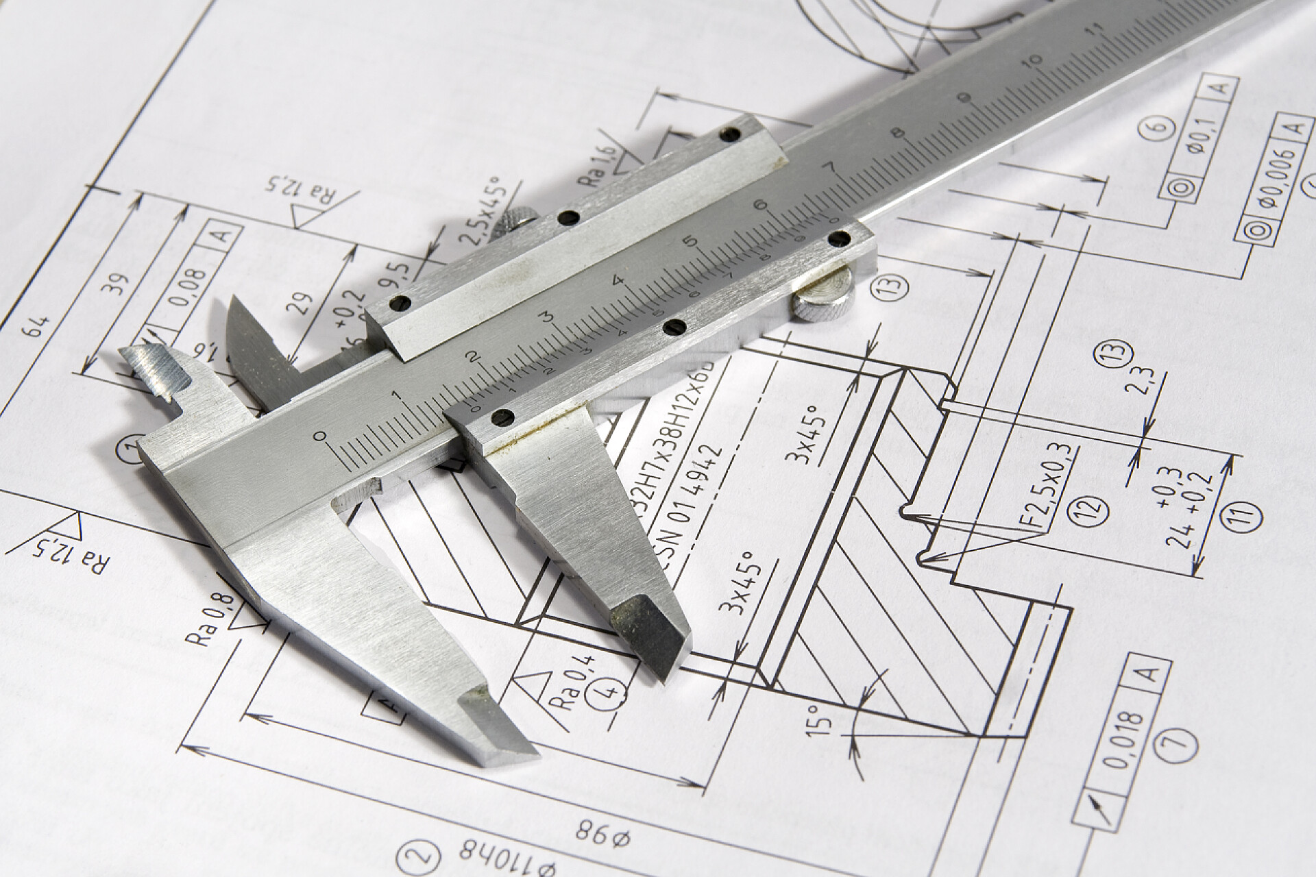 施工图纸上的直尺