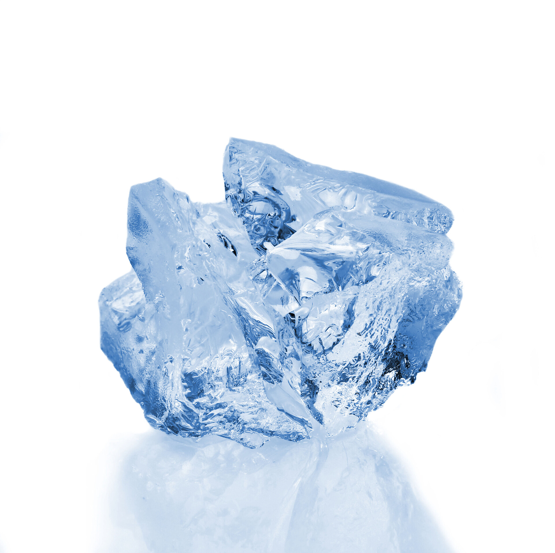 白色背景上的冰块冰块立方体