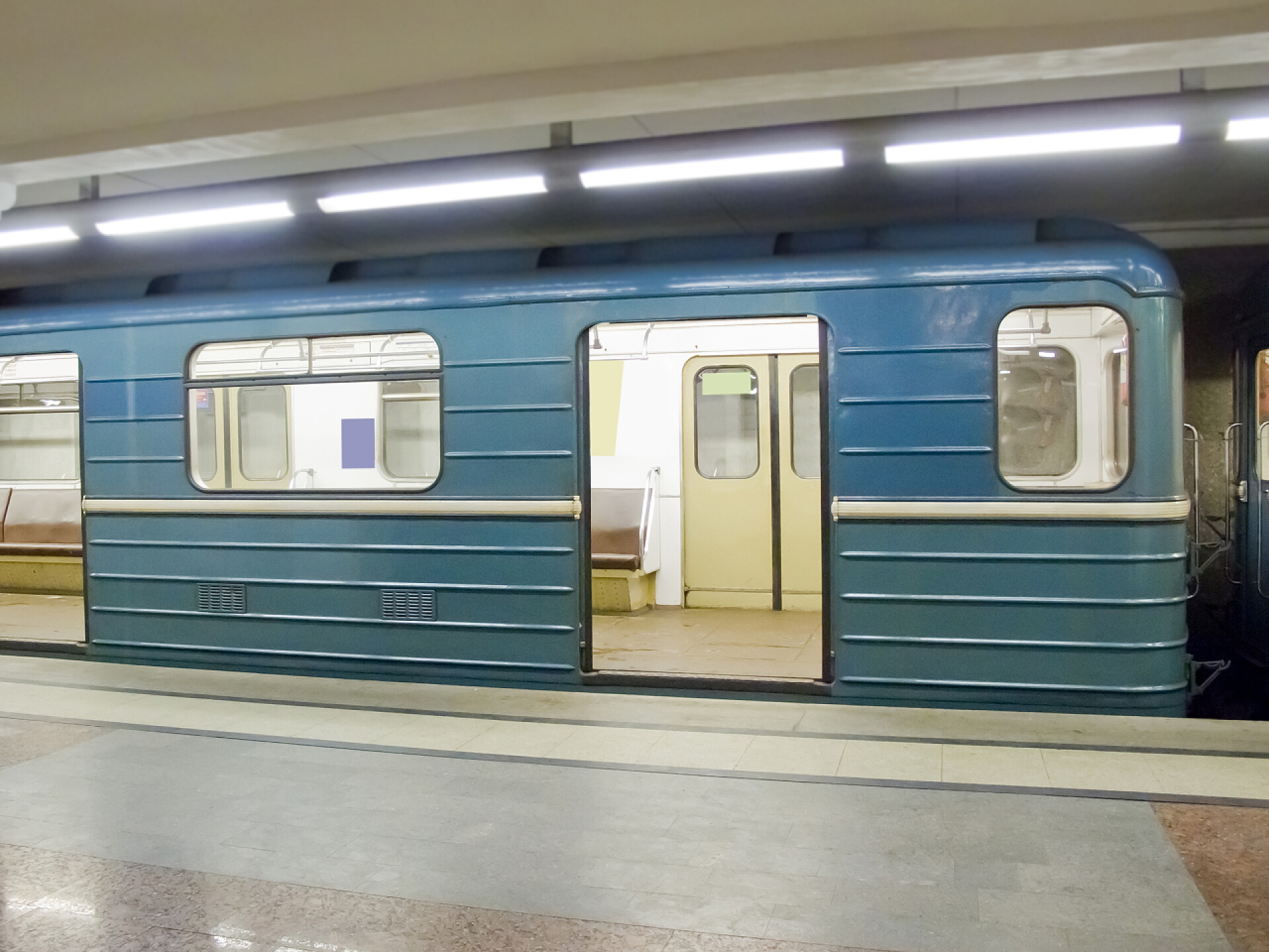 地铁站内景地铁站