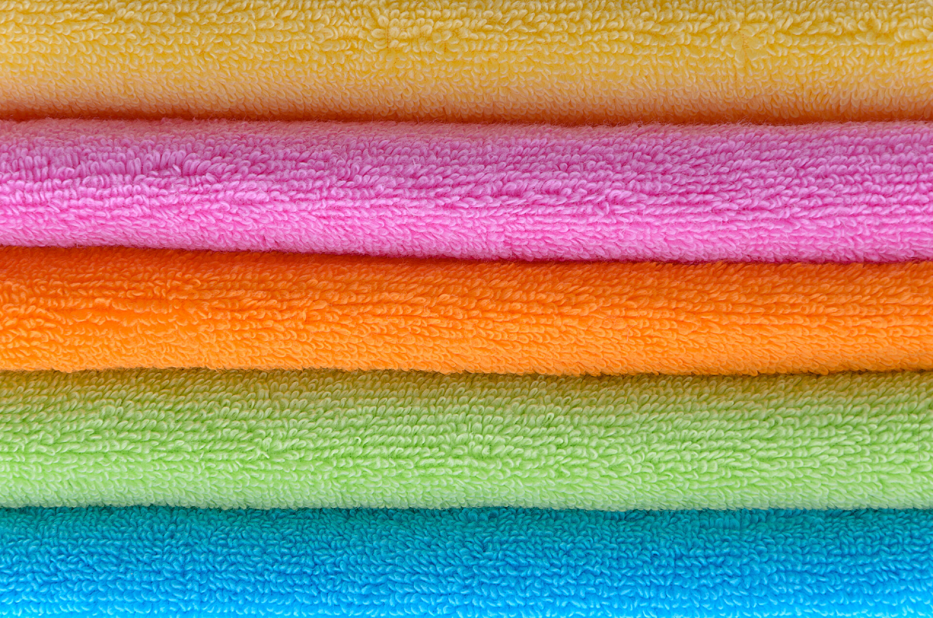 叠好的彩色浴巾特写镜头毛巾