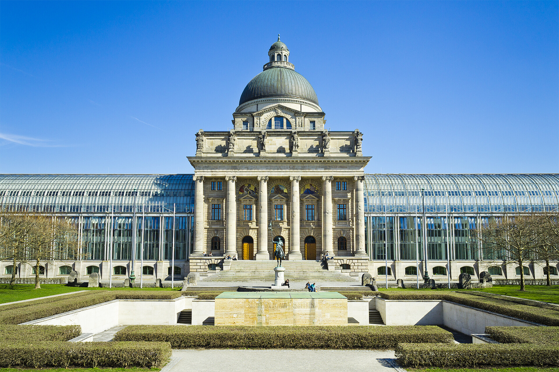 蓝天下的欧式建筑巴伐利亚 staatskanzlei