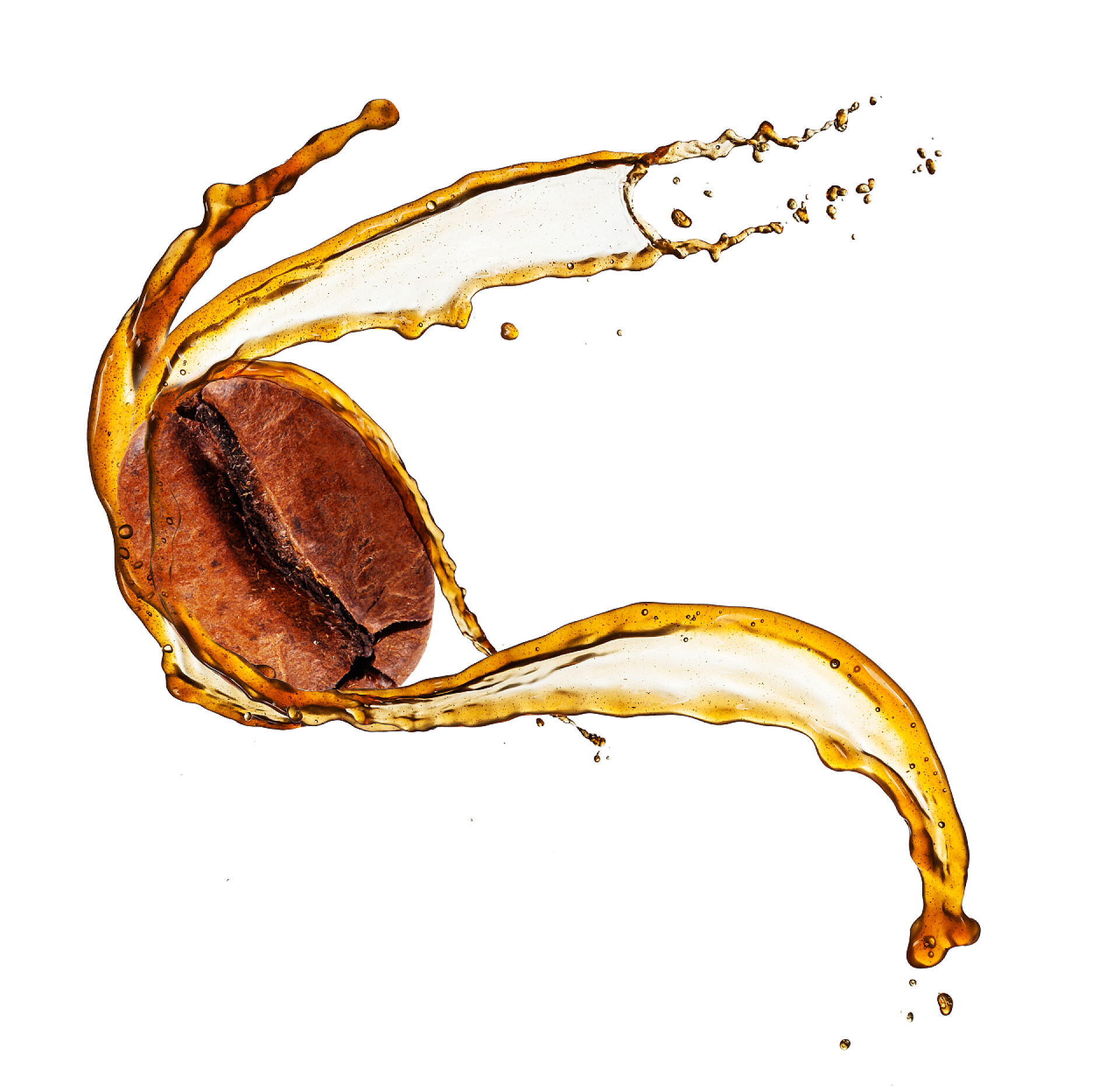 白色背景上咖啡在飞溅咖啡豆