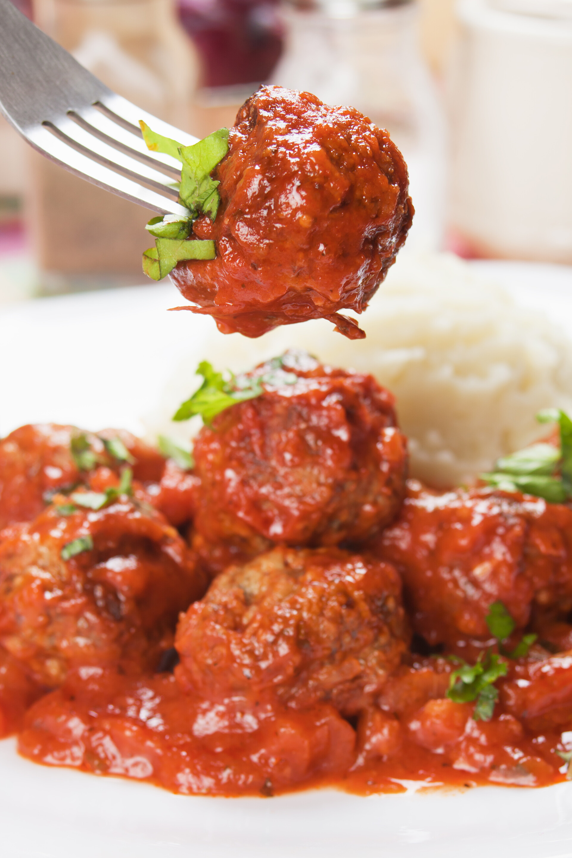 红烧肉丸子盖饭特写肉丸土豆泥