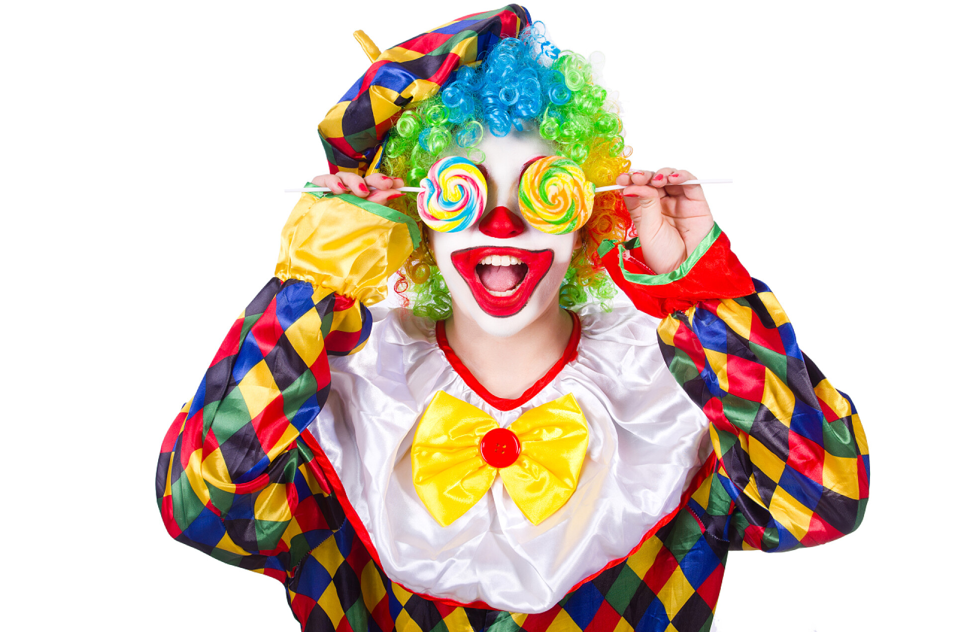 玩白色棒棒糖的小丑用白色的棒棒糖隔离的小丑