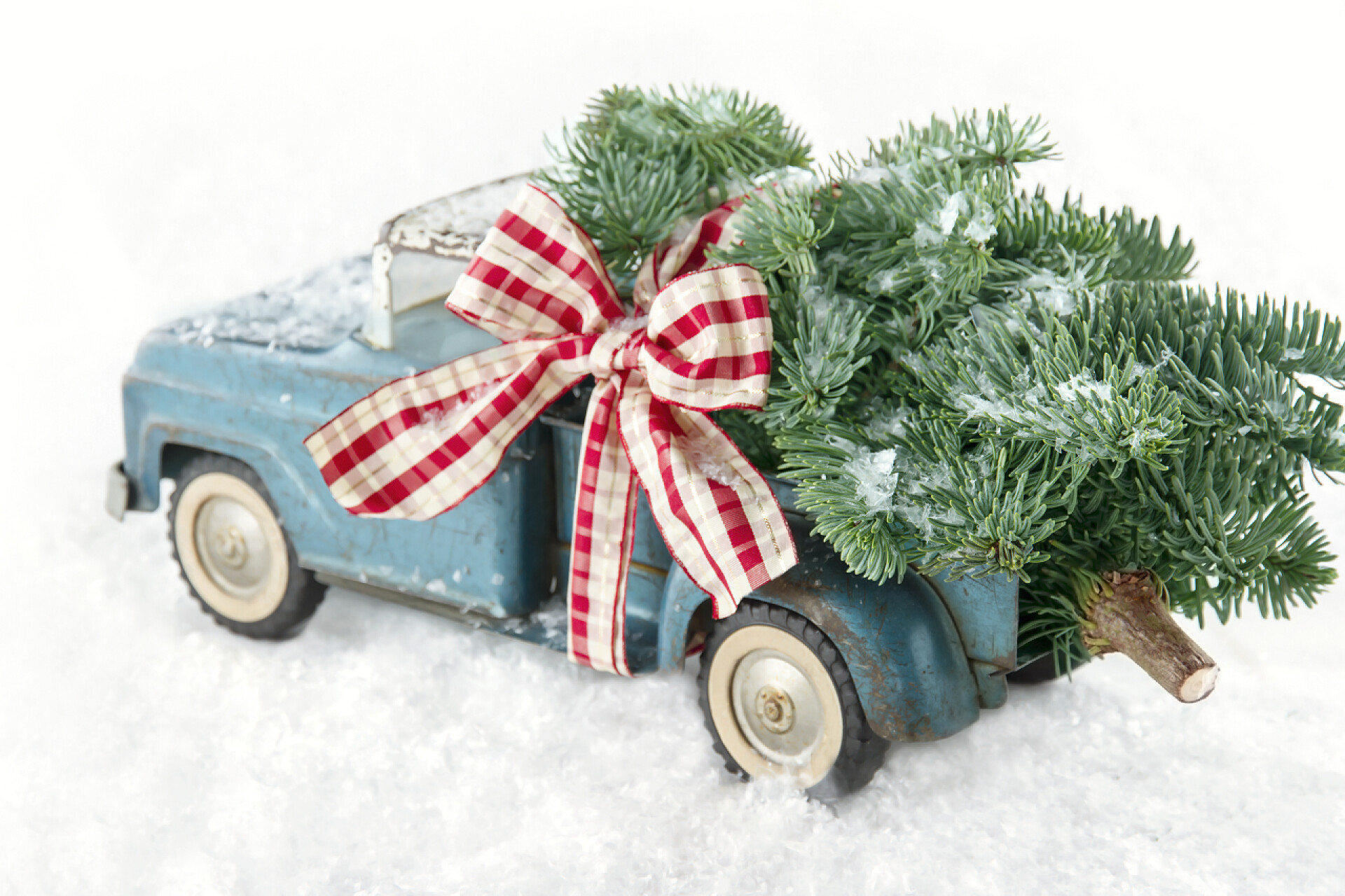 蓝色玩具卡车蓝色玩具卡车一棵圣诞树
