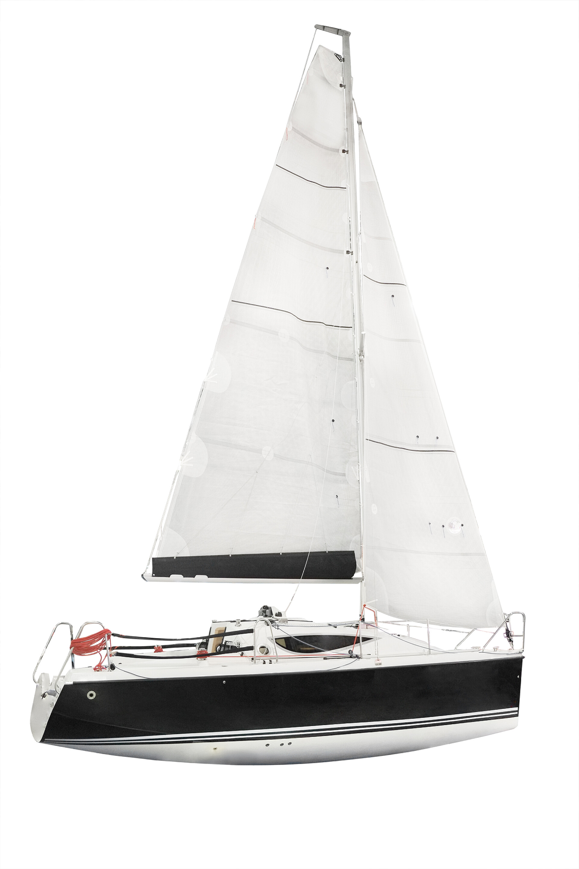 在白色背景下的帆船航行