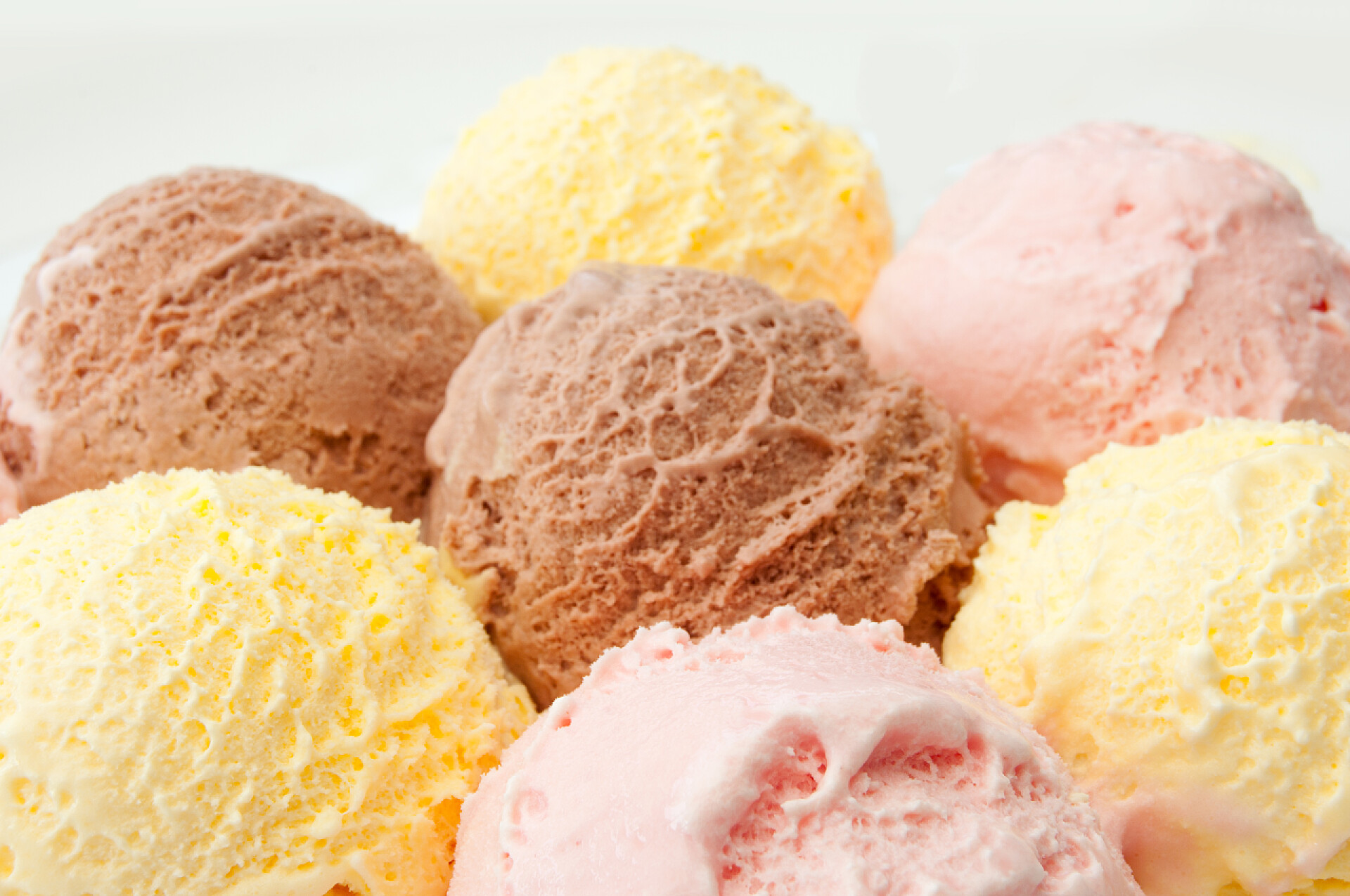 各种口味的冰淇淋冰淇淋勺