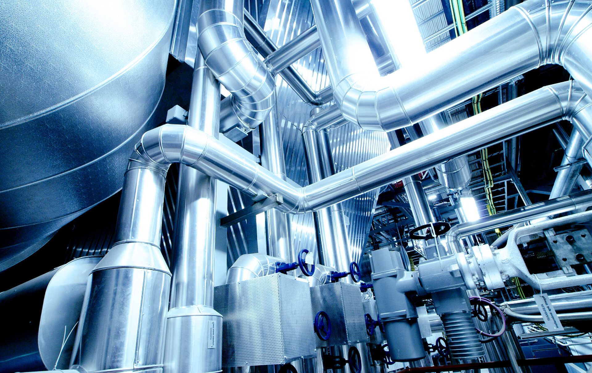 现代工业的电力设备设备、 电缆和管道在现代行业里面都可以找到