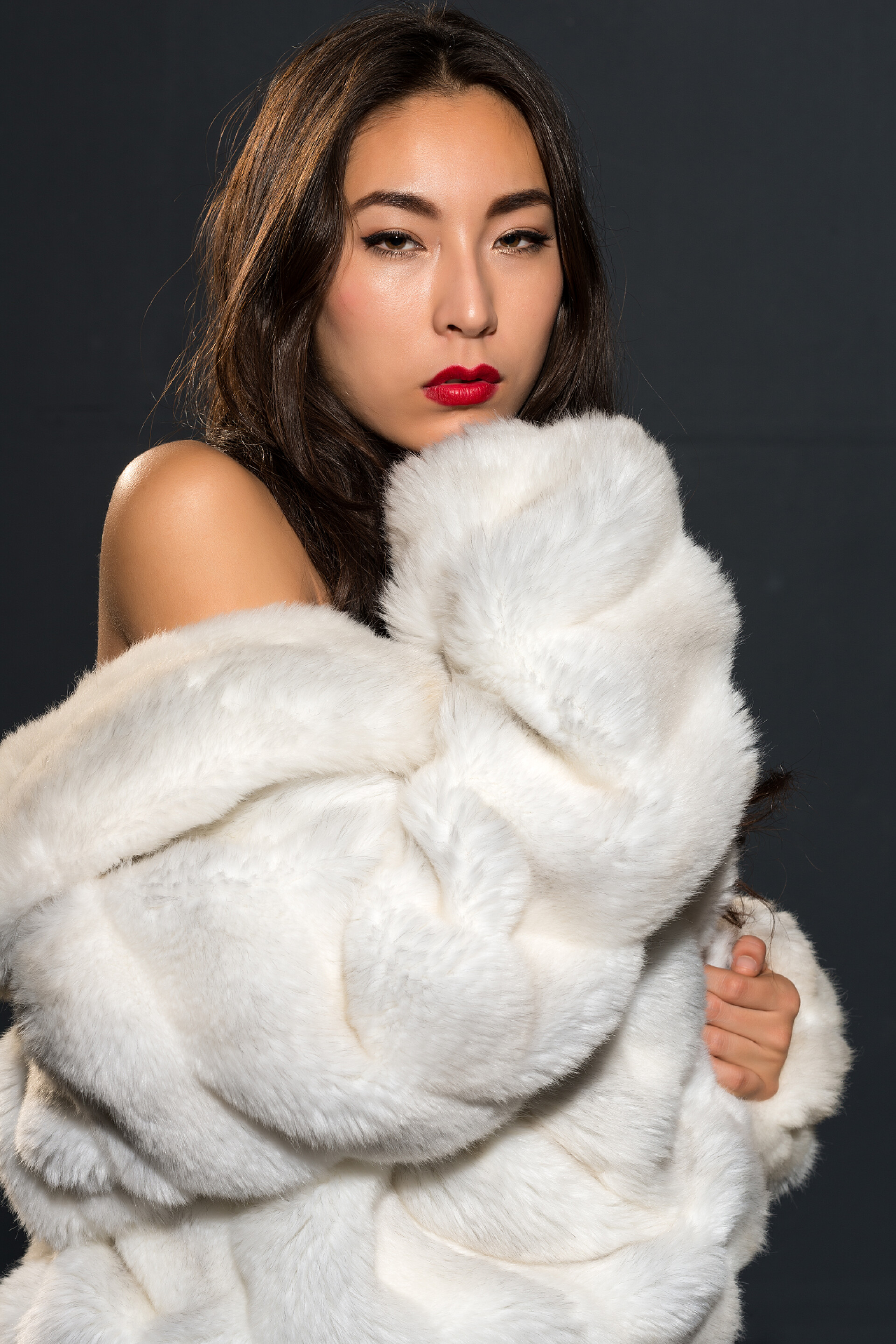 亚洲女人身穿白色大衣亚洲妇女