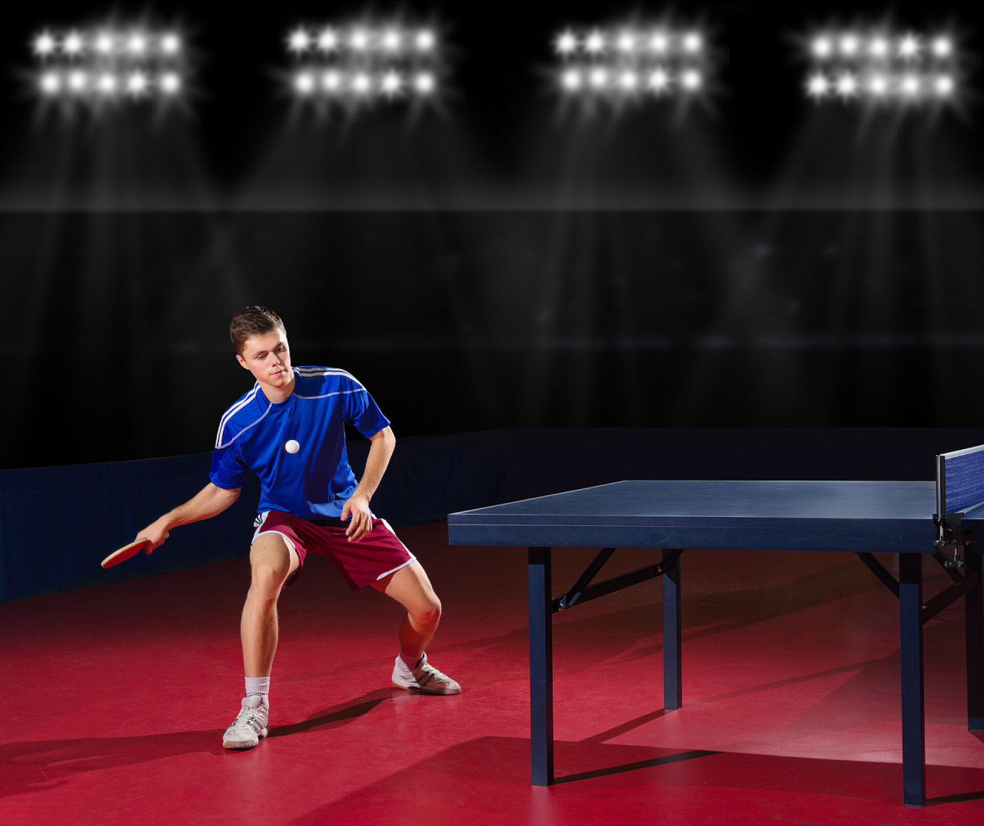 打乒乓球的人在体育名人乒乓球运动员