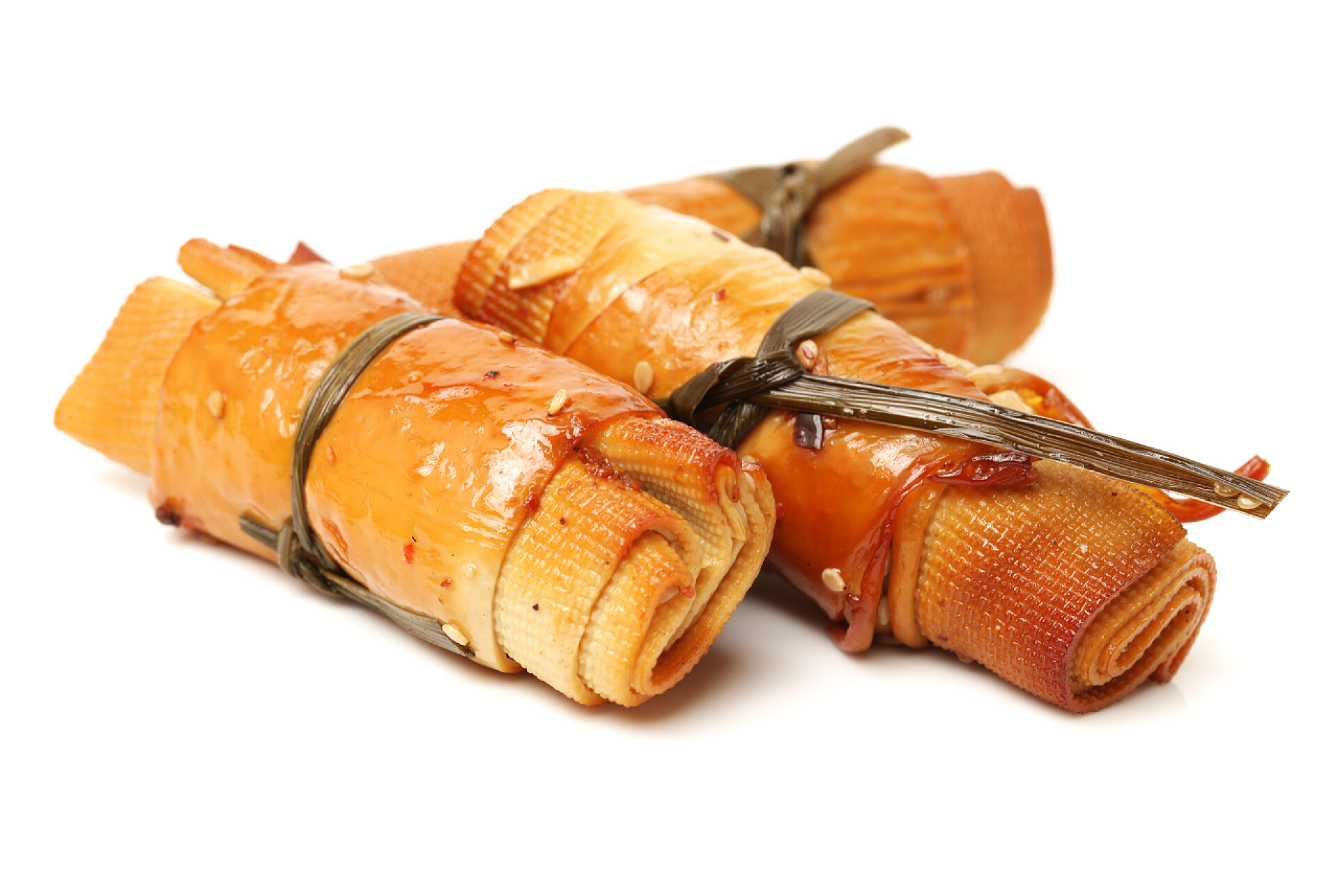 白色背景上的素食豆腐鸡素食豆腐鸡